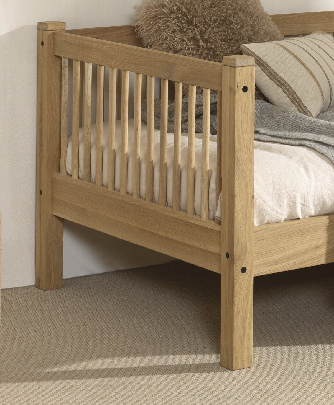 Home affaire Einzelbett »Forrest 90/200 aus massiver Eiche, Oberfläche geölt, stabil gebaut«, (B/H/T ca. 207,5x68x97,5cm, inkl. Massivholz Rolllattenrost), aus massiver Eiche geölt, LF 90x200 cm, wahlweise mit Bettschublade