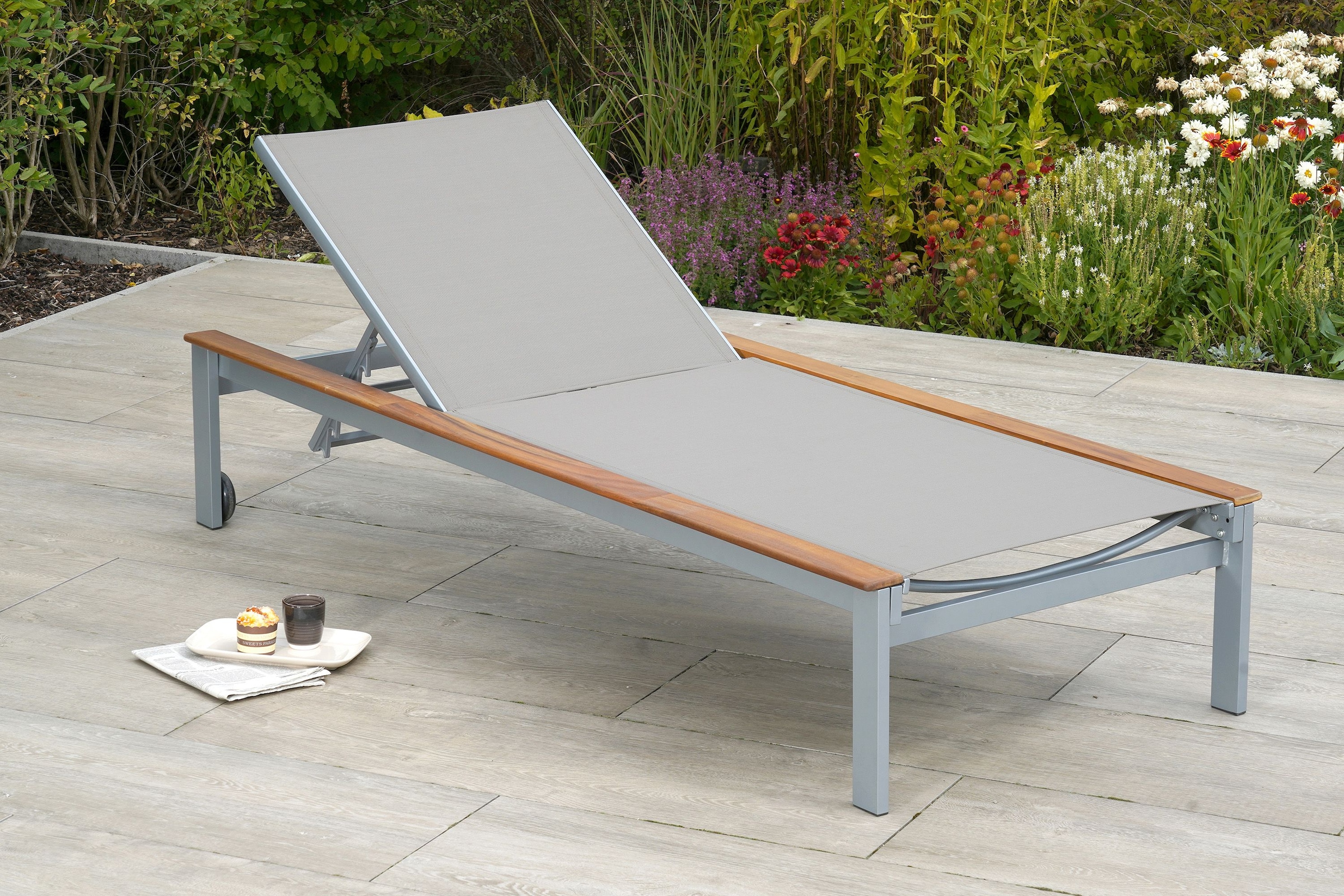 MERXX Gartenliege »Naxos« Applikationen aus Akazienholz, inkl. Beistelltisch