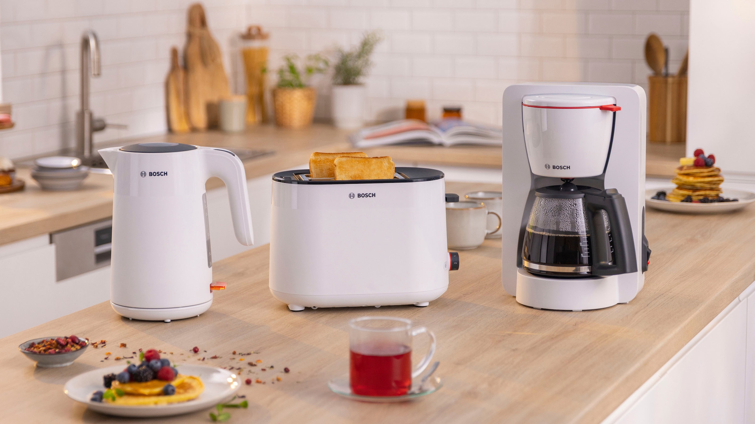 BOSCH Filterkaffeemaschine »MyMoment TKA2M111«, 1,25 l Kaffeekanne, Papierfilter, 1x4, für 10-15 Tassen, Glaskanne, 40min Warmhaltefunktion, 1200 W
