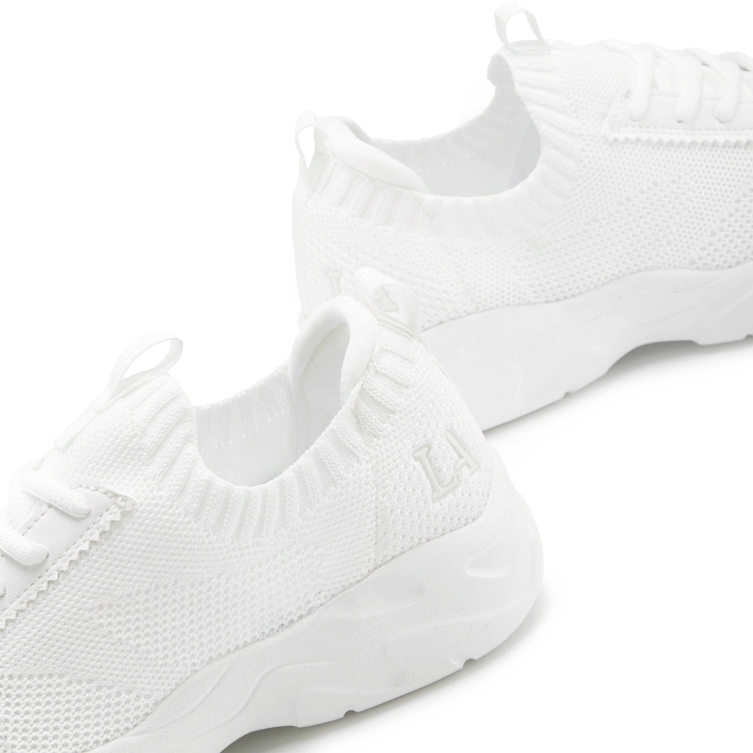 LASCANA ACTIVE Sneaker, ultraleicht und bequem zum Reinschlüpfen mit Zierschnürung VEGAN