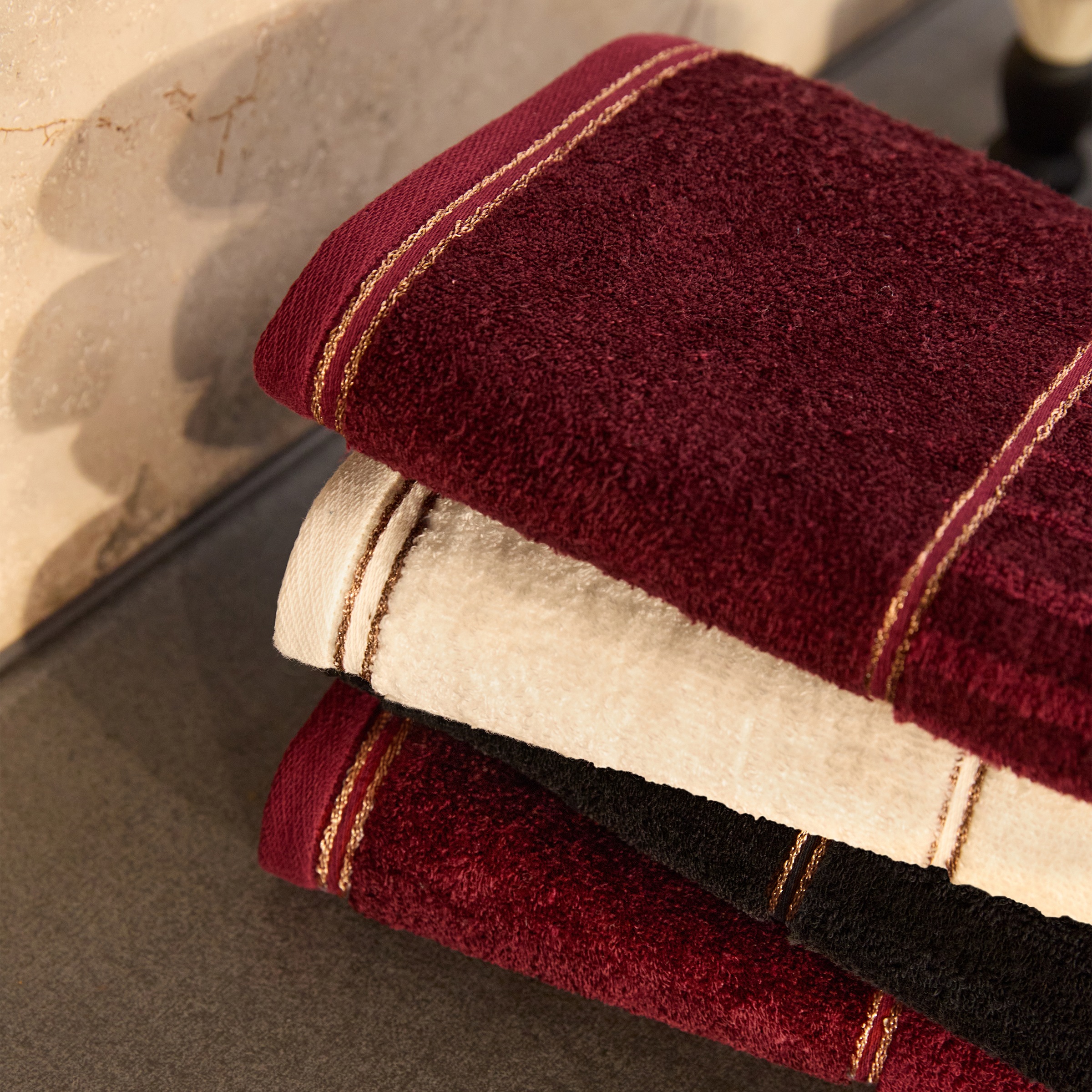 Möve Handtuch »Vibrant Opulence Ombre« aus Baumwolle und Lyocell gefertigt