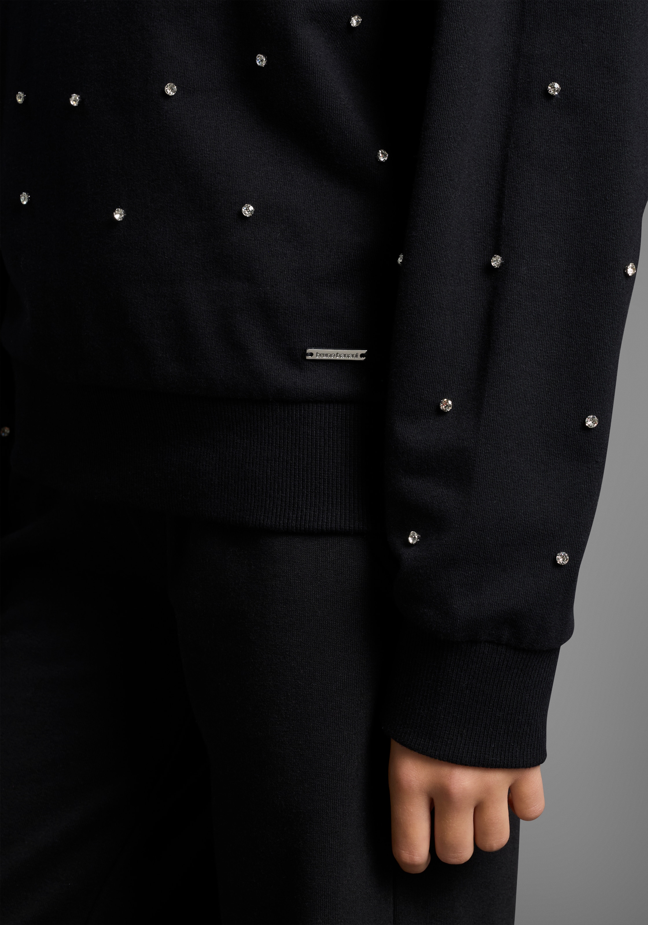 Bruno Banani Sweatshirt »Kurzes Sweatshirt mit Strass-Steinen«, Für TEENS. Trendiges Shirt mit Strass-Steinen
