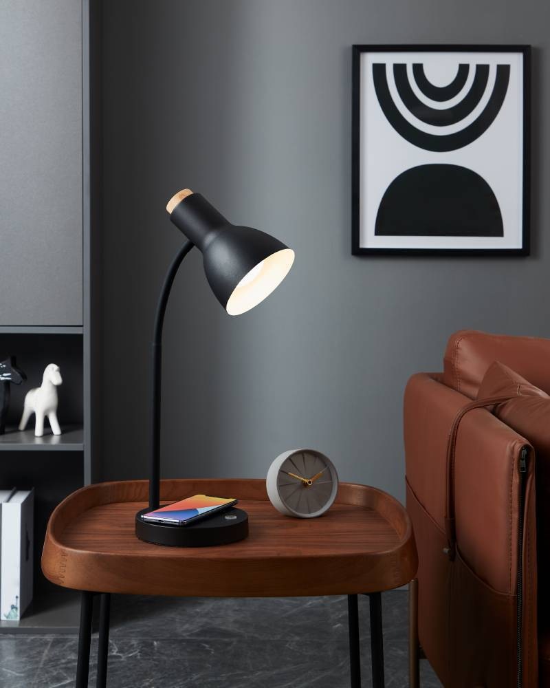 EGLO Tischleuchte »VERADAL-QI«, 1 flammig, Leuchtmittel LED-Modul | LED wechselbar, Nachttischlampe mit QI-Ladefunktion, Touch, dimmbar, Holz und Metall