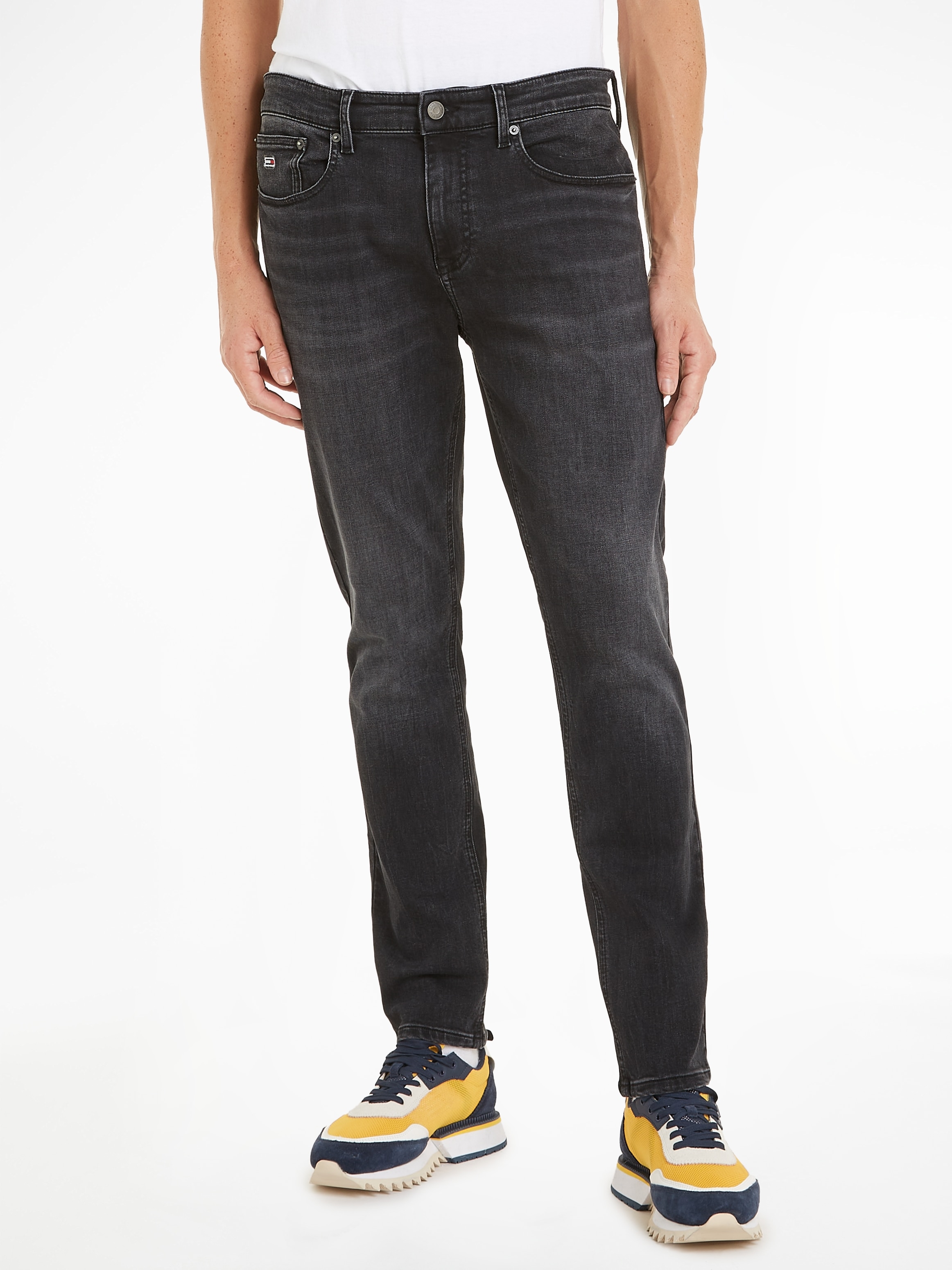 Tommy Jeans Tapered-fit-Jeans, mit Logostickereien