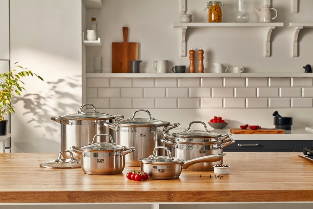 RESTO Kitchenware Kasserolle »Libra, Soßentopf 1,4 l, energiesparend und spülmaschinenfest«, Edelstahl 18/10, (2 tlg.), mit hitzebeständigem Glasdeckel und Griff