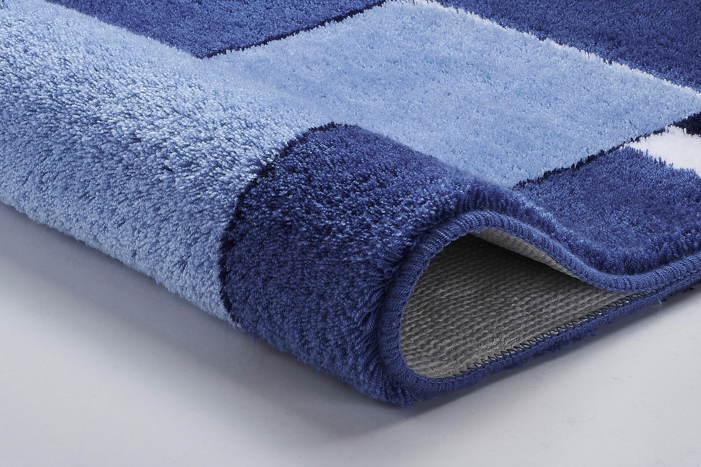 Kleine Wolke Badematte »Padova«, rutschhemmend beschichtet, fußbodenheizungsgeeignet, Badteppich, modernes Design, waschbar