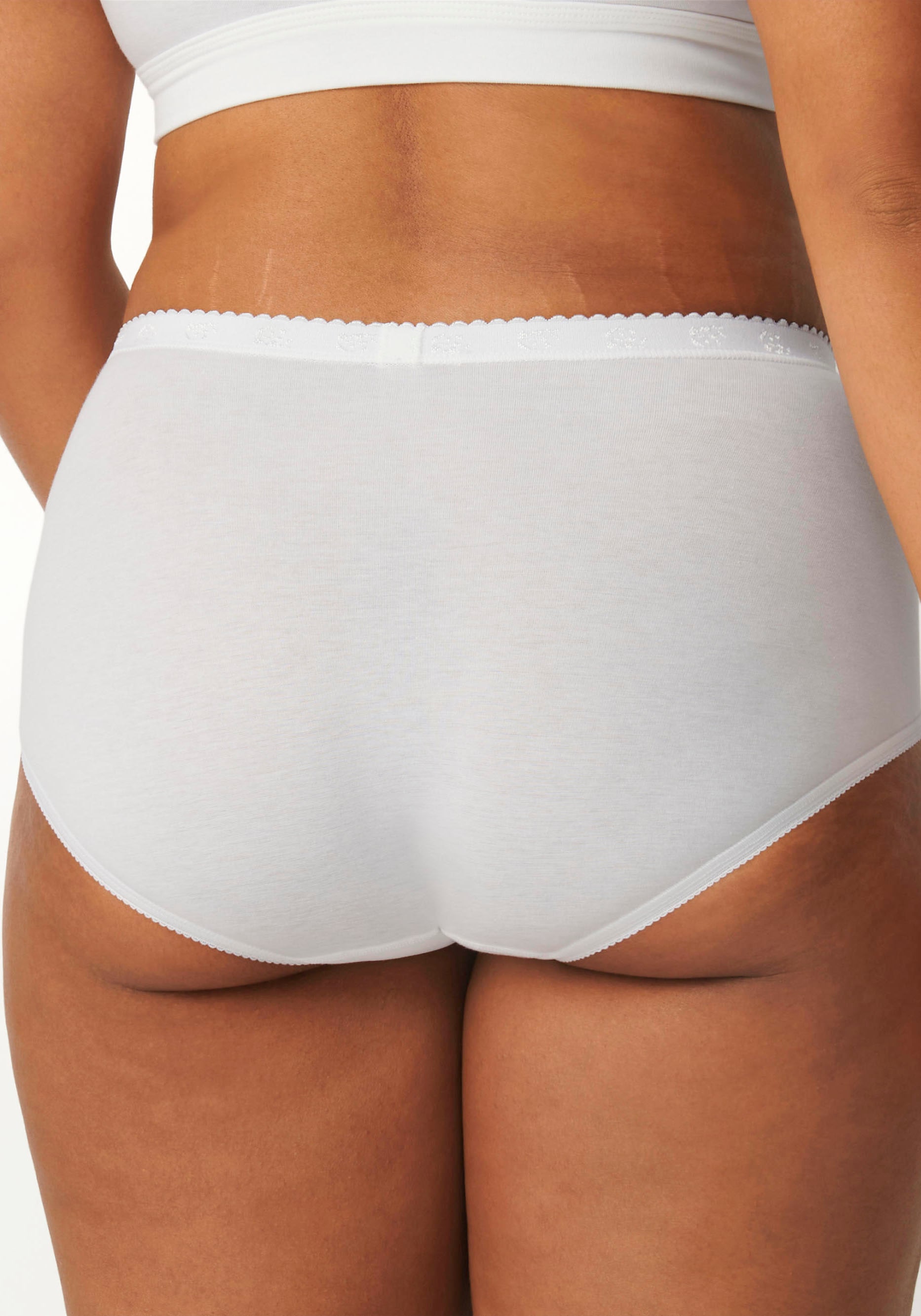 sloggi Slip »Chic Maxi 4P«, (4er Pack), mit elastischen Spitzeneinsätzen