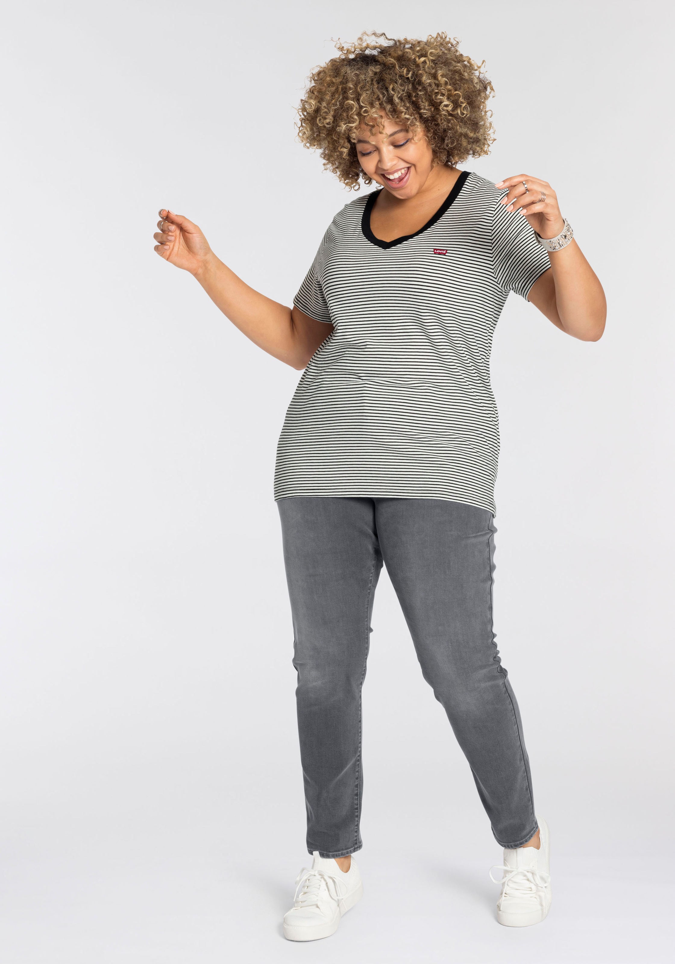 Levi's® Plus Kurzarmshirt »V NECK TEE«