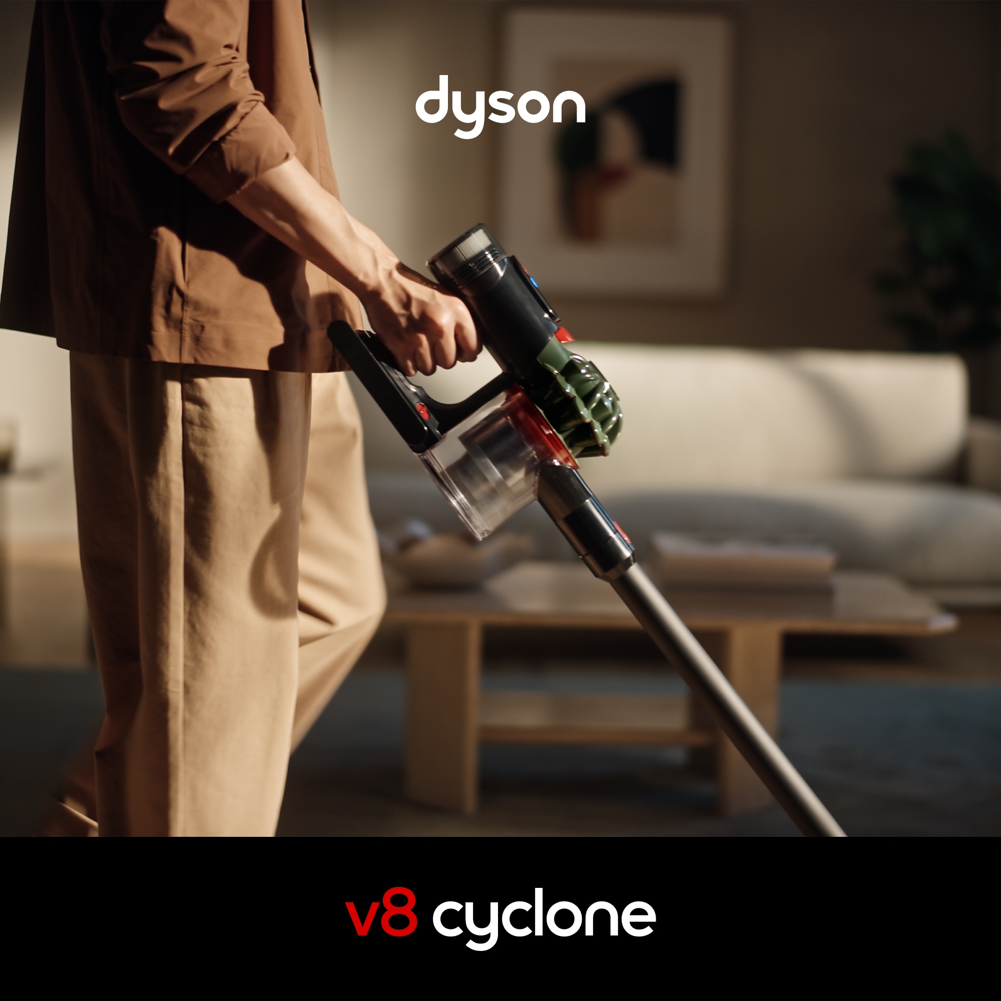 DYSON Akku-Hand-und Stielstaubsauger »V8 Cyclone« 150 AirWatt, 30 % mehr Leistung. 60 Minuten Laufzeit.