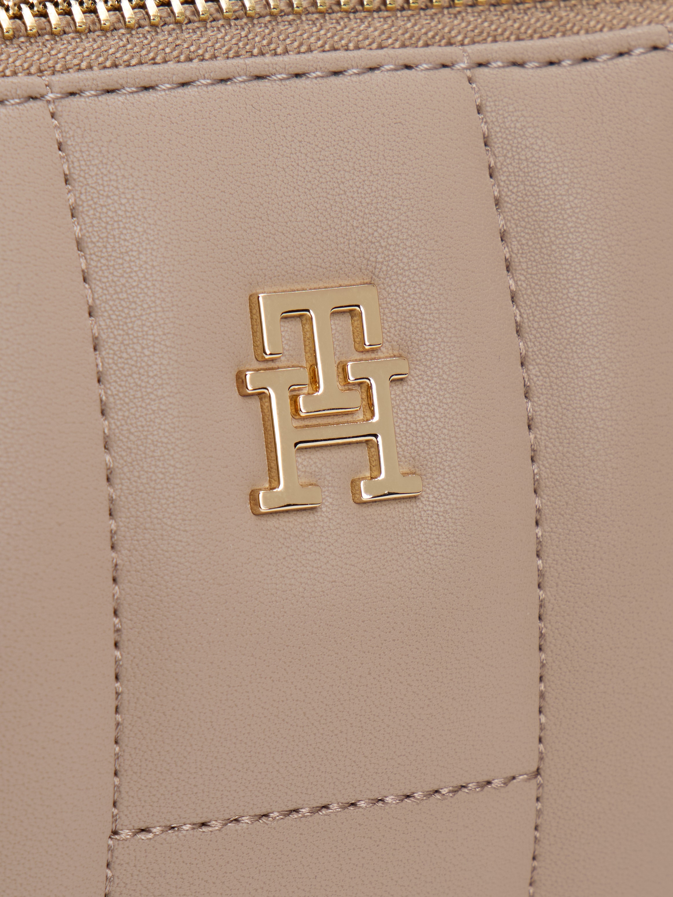 Tommy Hilfiger Umhängetasche »TH FEMININE CONV CAMERA BAG«, Damen Schultertasche, Minibag im trendigen Stepp-Design