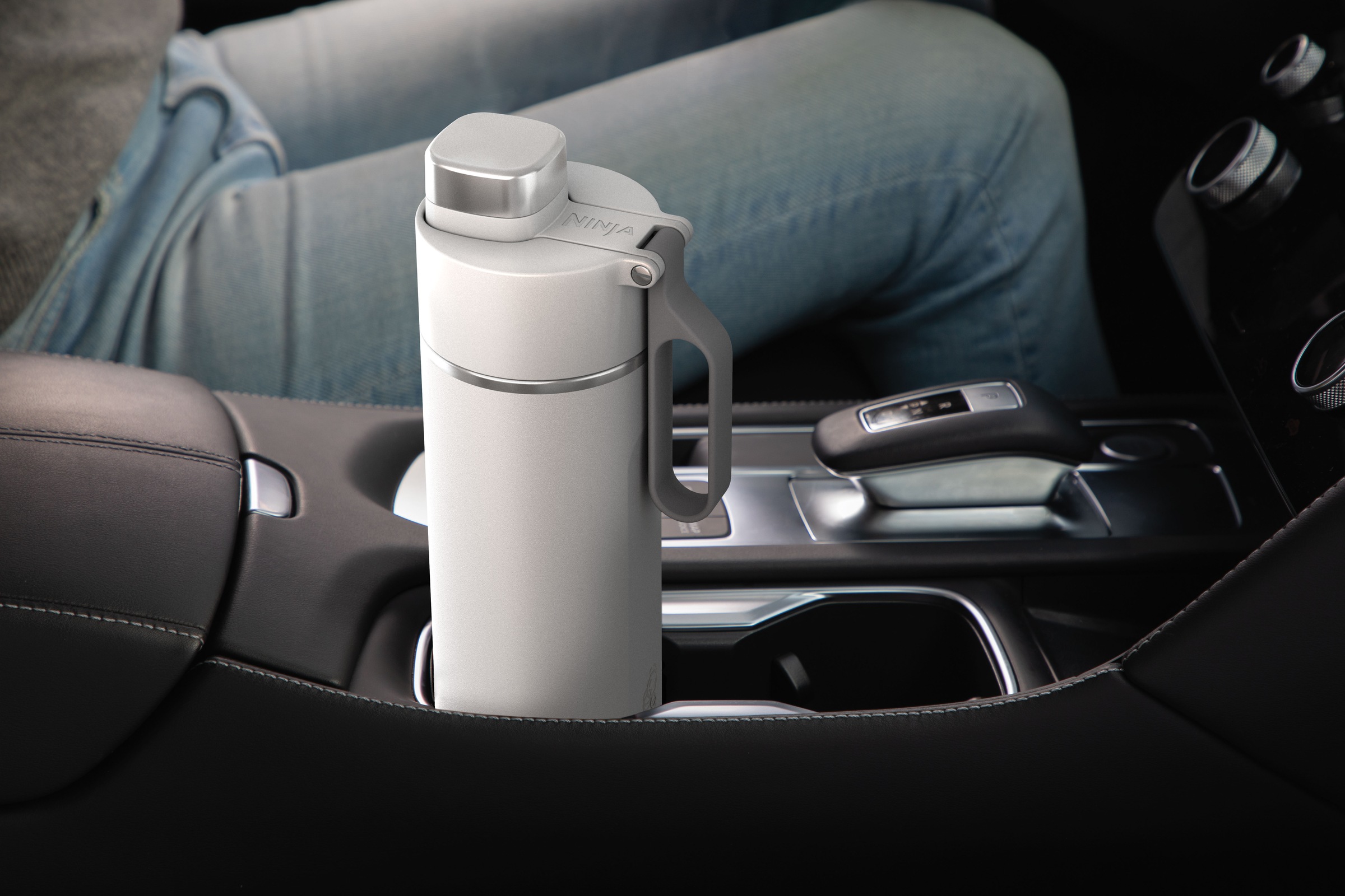 NINJA Isolierflasche »Ninja Thirsti Reiseflasche – 530 ml DW1801EUU / 700 ml DW2401EUU«, Getränke bleiben 24 Stunden kalt, 12 Stunden heiß, Eis hält 2 Tage