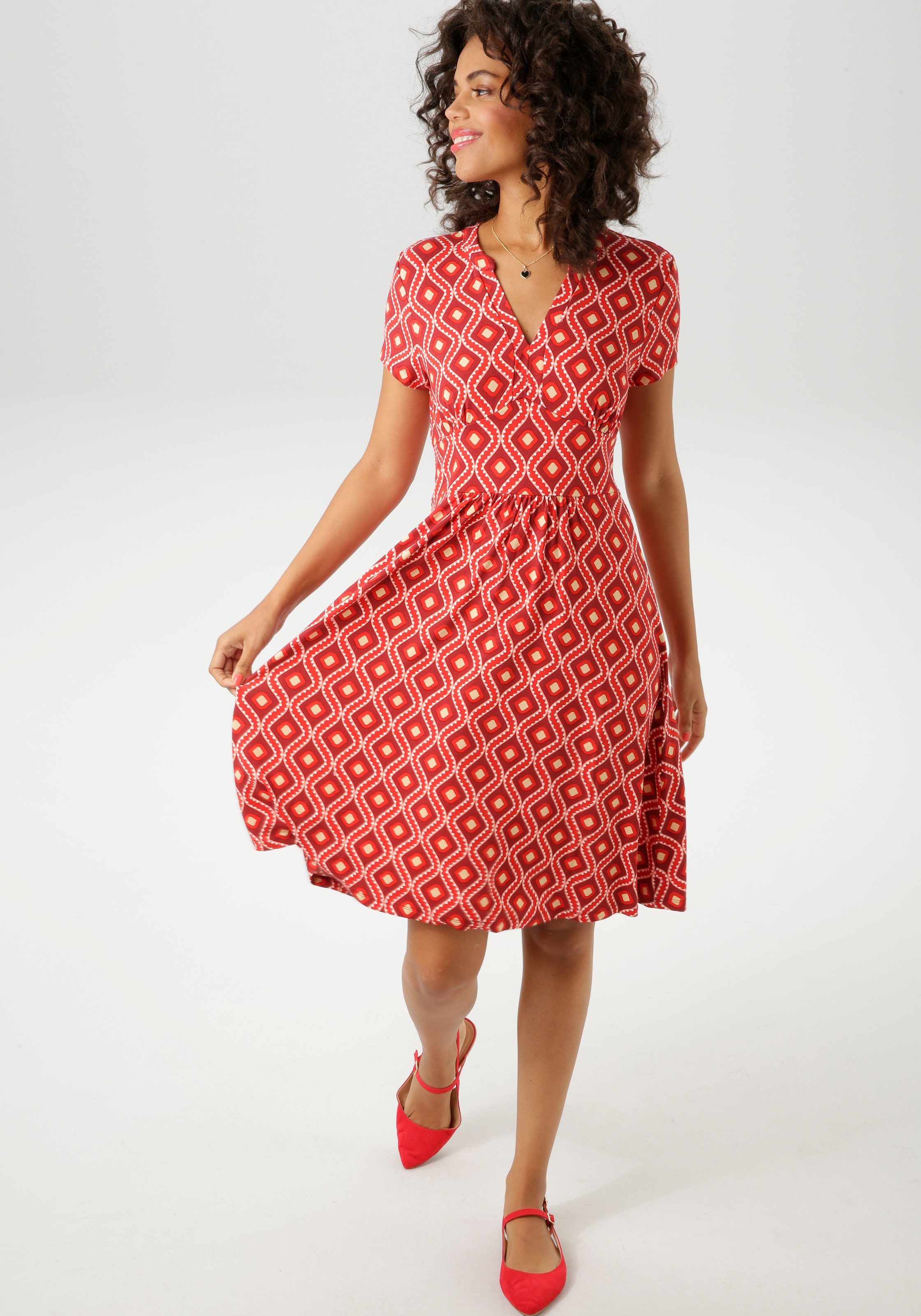 Aniston CASUAL Sommerkleid, mit farbharmonischem Retro-Druck