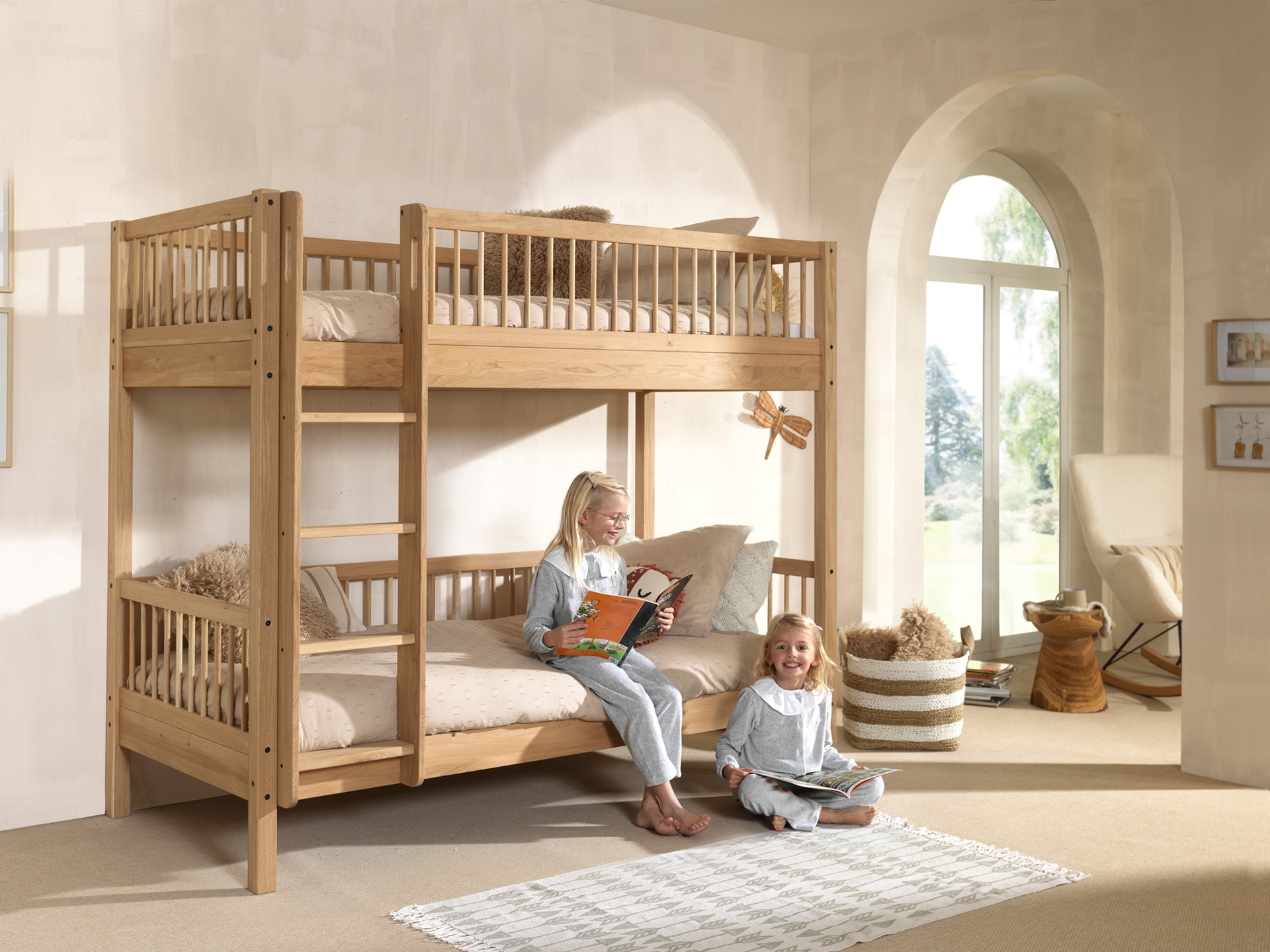 Home affaire Etagenbett »Forrest, Eiche massiv, Made in Europe, langlebige Qualität«, (H/B/T ca. 176/90/200cm), Schublade + unterer Rausfallschutz optional, stabil, 2 Lattenroste