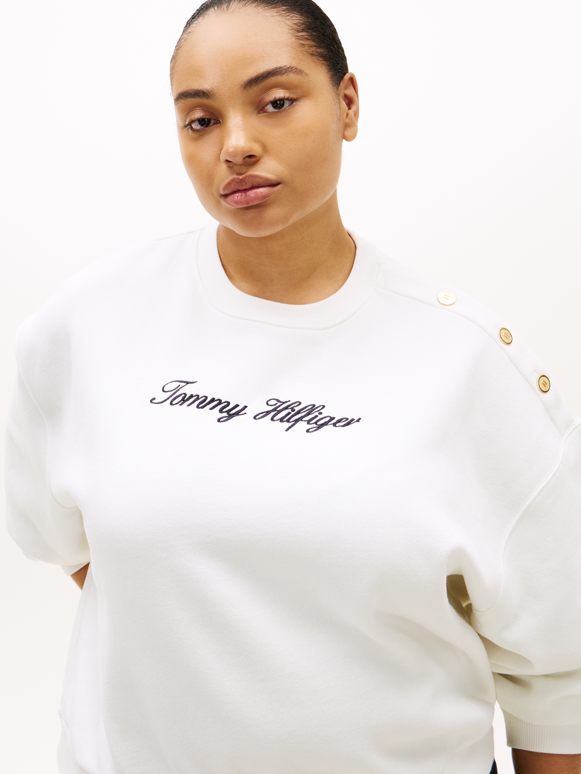 Tommy Hilfiger Curve Sweatshirt »CRV GOLD BTN SCRIPT FLEECE SWRT«, in großen Größen, mit goldfarbenen Zier-Knöpfen
