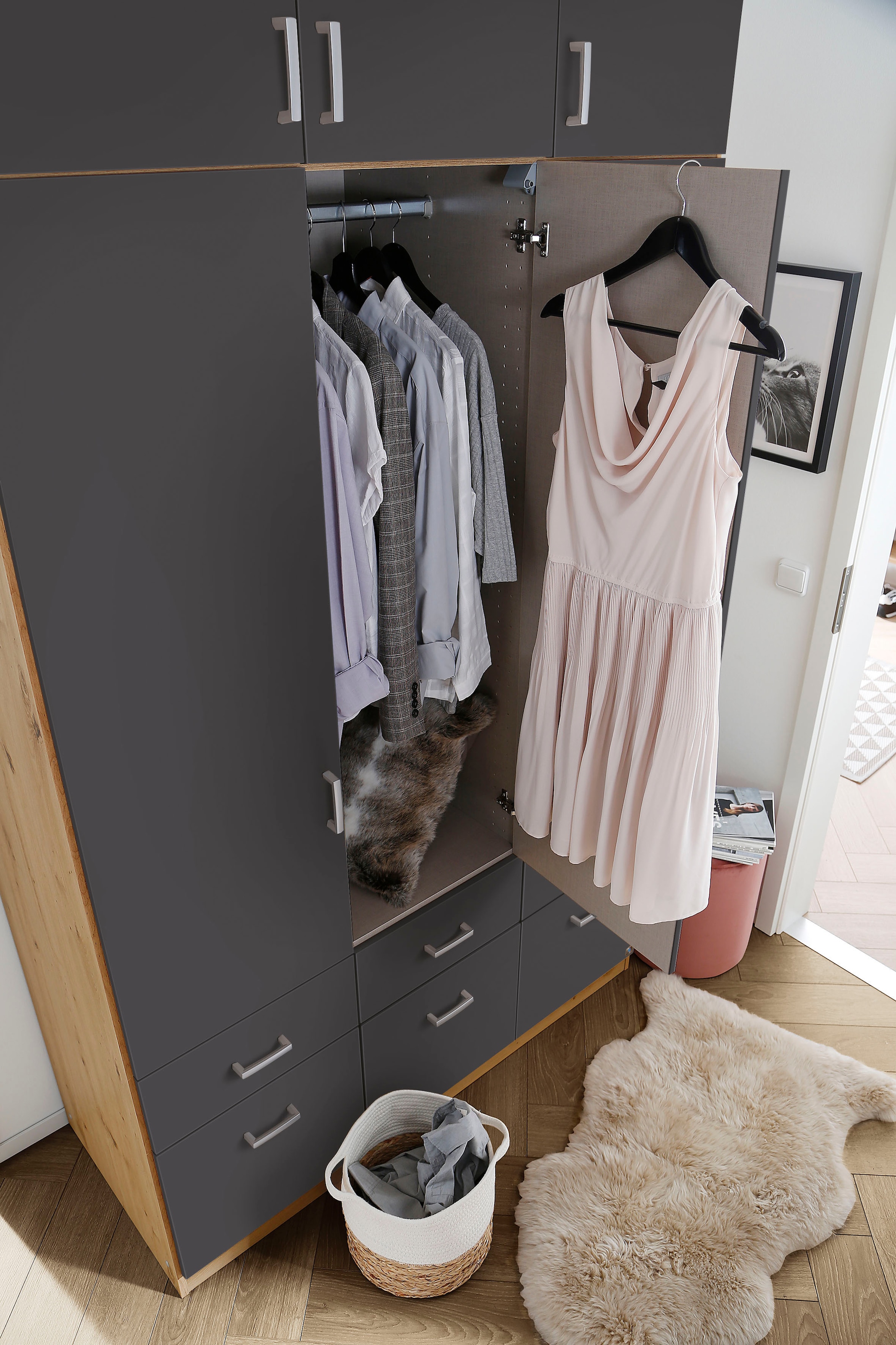 rauch Kleiderschrank »Kleiderschrank Schrank Garderobe deckenhoher Schrank BREMEN«, in vielen Farben und Ausführungen MADE IN GERMANY