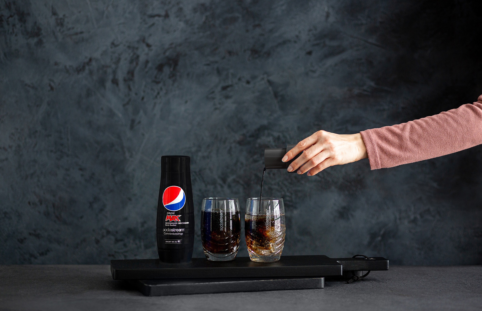 SodaStream Getränke-Sirup, Pepsi & PepsiMax, (4 Flaschen), für bis zu 9 Liter Fertiggetränk