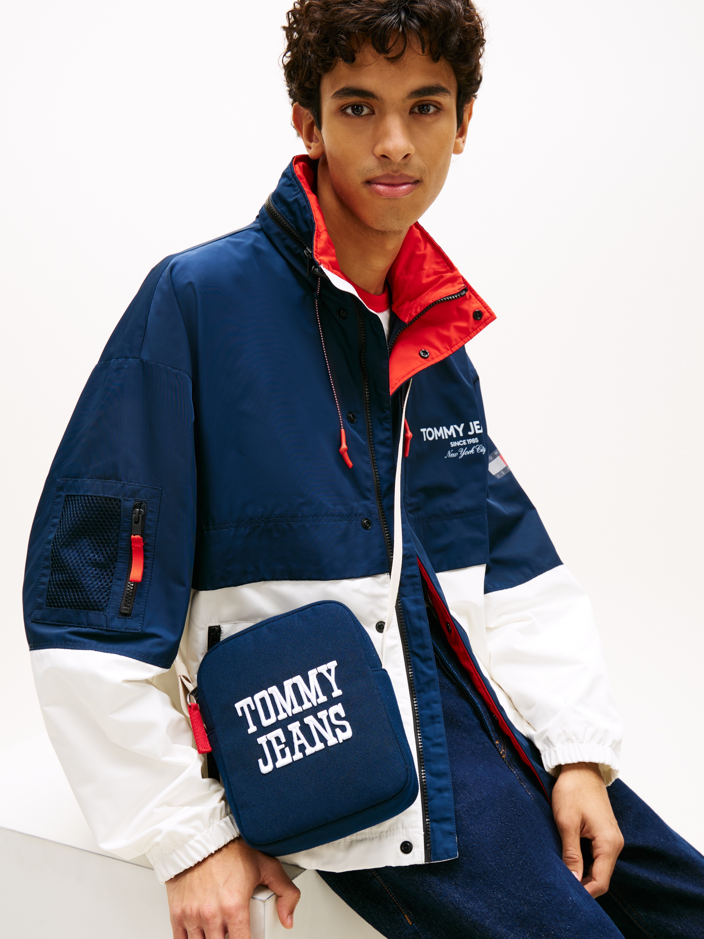 Tommy Jeans Umhängetasche »TJM BOLD VARSITY REPORTER« Unisex Schultertasche, Mini-Bag, Cross-Body Bag mit Logoschriftzug