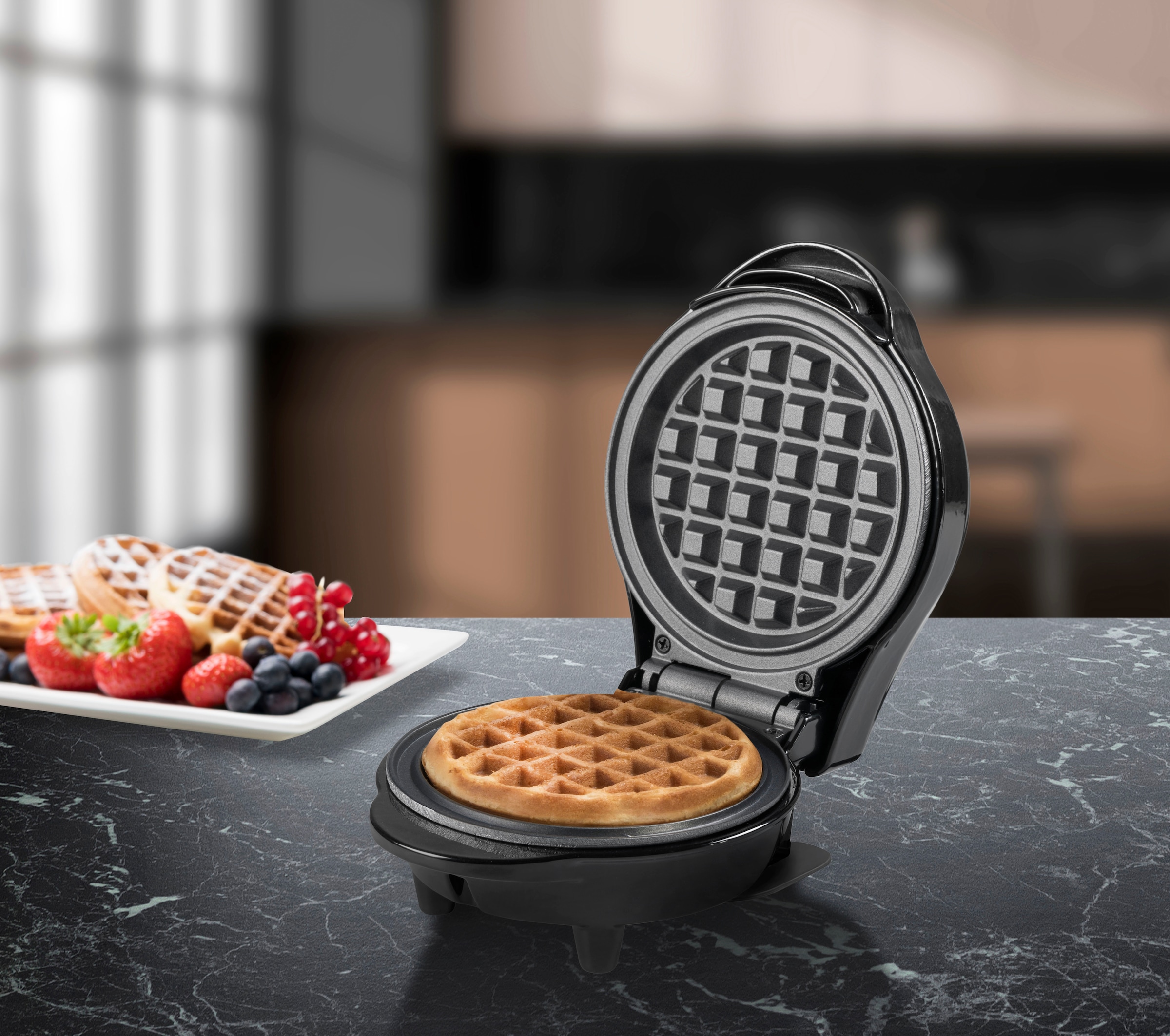 bestron Waffeleisen »AMW500 Mini«, 550 W, für klassische Waffeln, kleiner Waffelmaker mit Antihaftbeschichtung