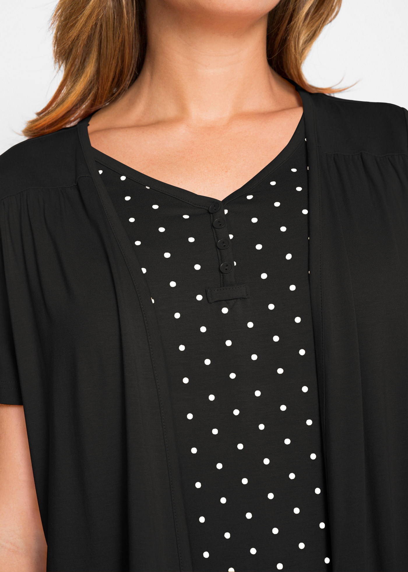 bonprix 2-in-1-Shirt »2 in 1 Shirt mit V-Ausschnitt, kurzarm« A-Linie Passform, Kurzarm, mit V-Ausschnitt, mit Zierknopfleiste