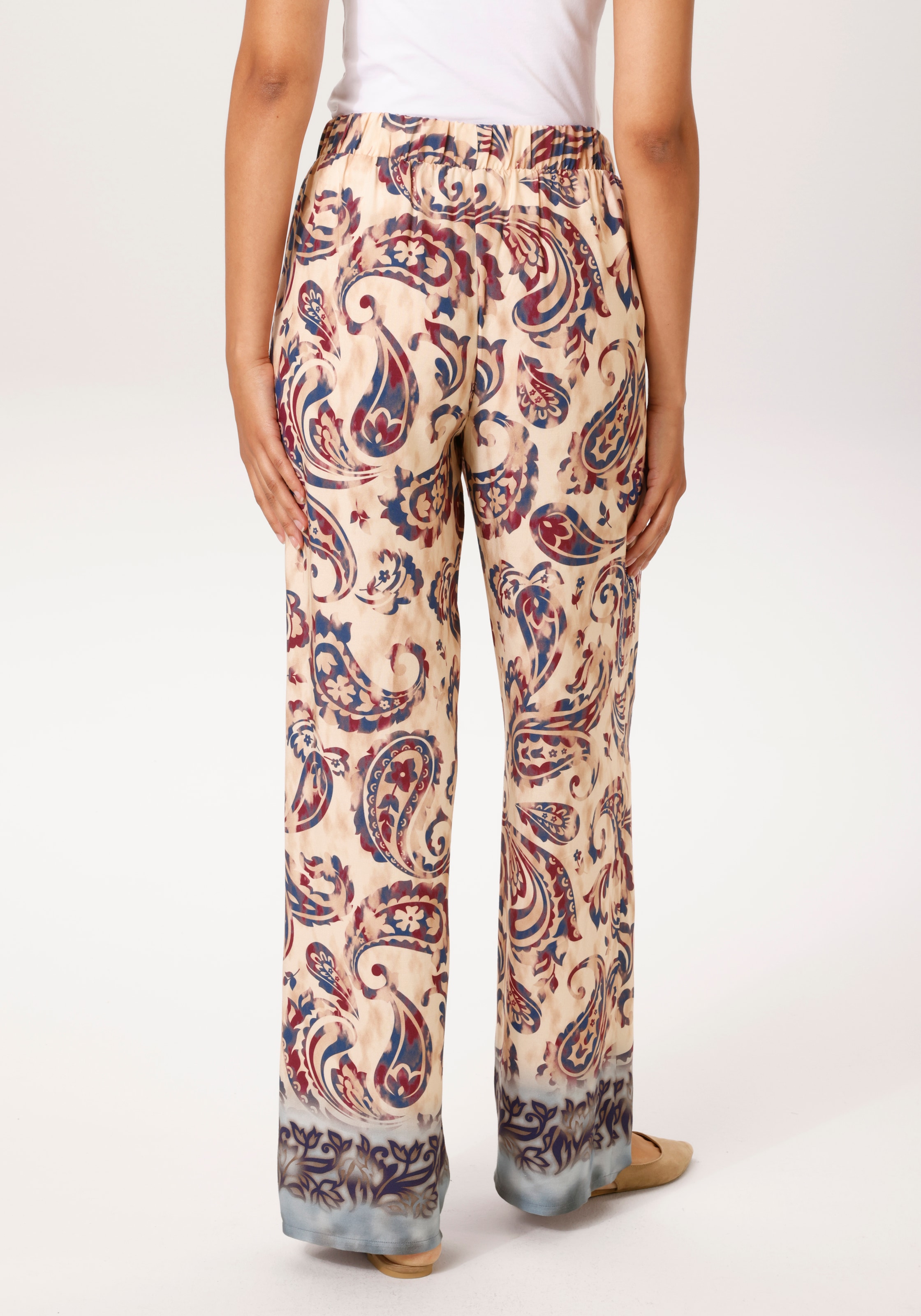 Aniston CASUAL Schlupfhose  mit trendigem Paisley-Druck und Bordüre am Saum