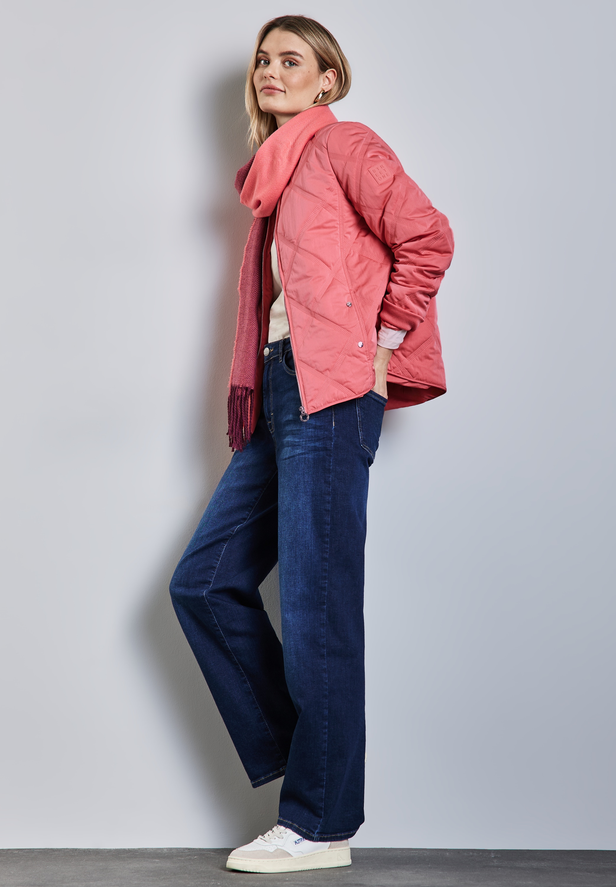 STREET ONE Blouson, mit Diamantsteppung