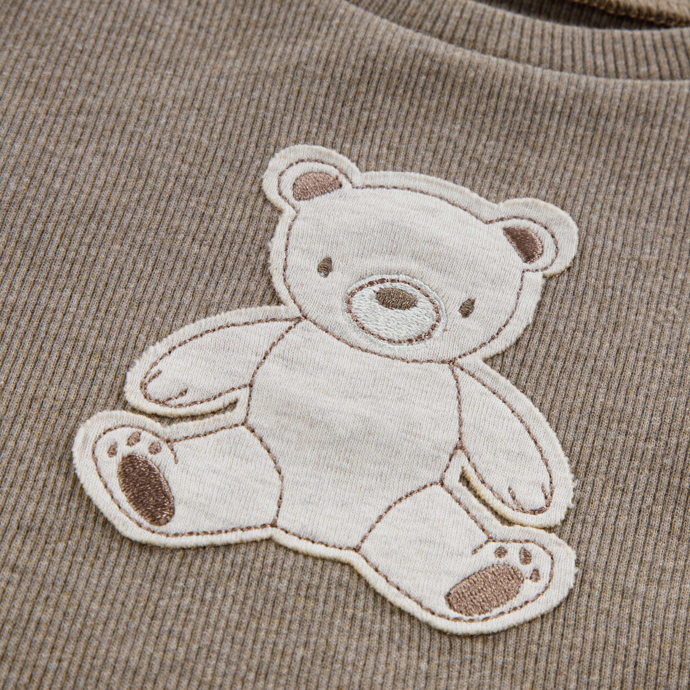 HUGGIES babywear Langarmshirt & Hose »HUGN PANT SET + ATTACHMENT« Set, 3 mit Bärchenapplikation und passender Mütze
