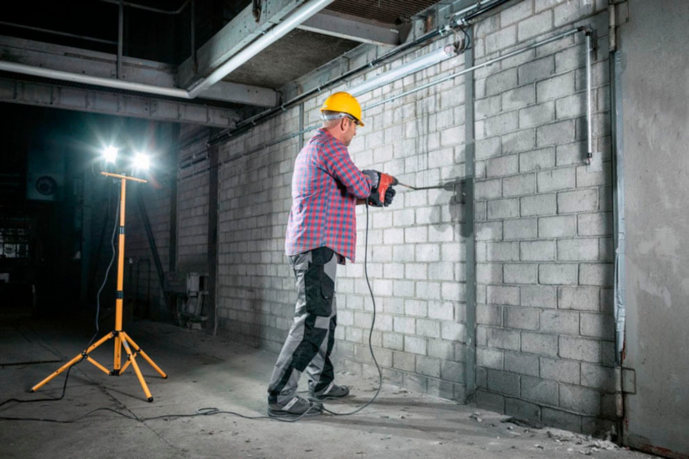 Brennenstuhl LED Baustrahler »JARO 4050 T«, mit Stativ, höhenverstellbar bis max. 160 cm und 2,5 m Kabel