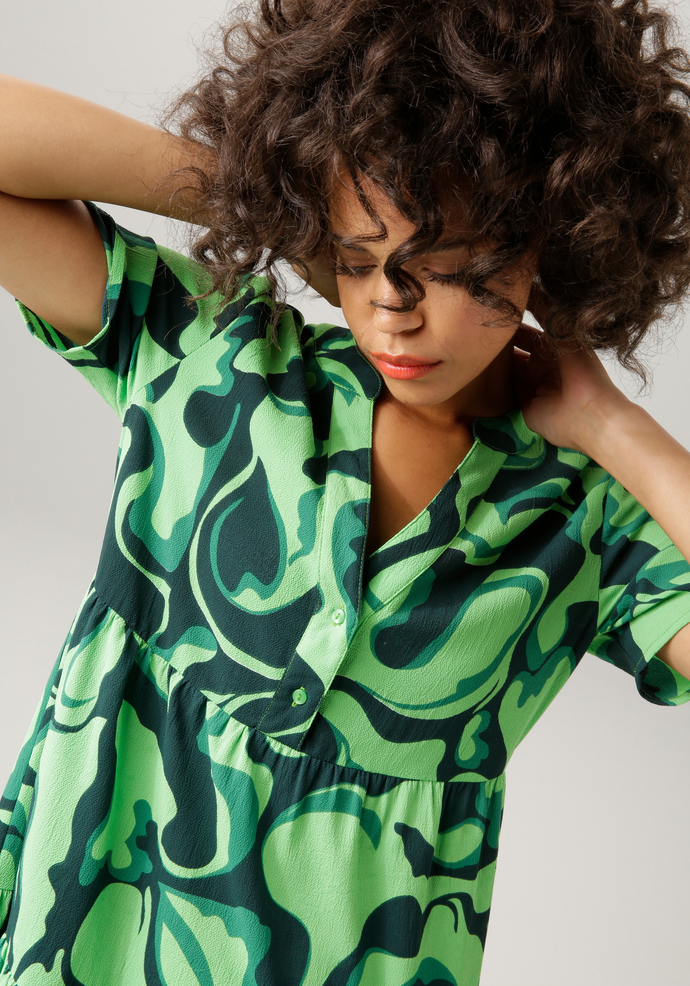 Aniston CASUAL Druck graphischem Sommerkleid, KOLLEKTION - NEUE bestellen farbenfrohem, online mit