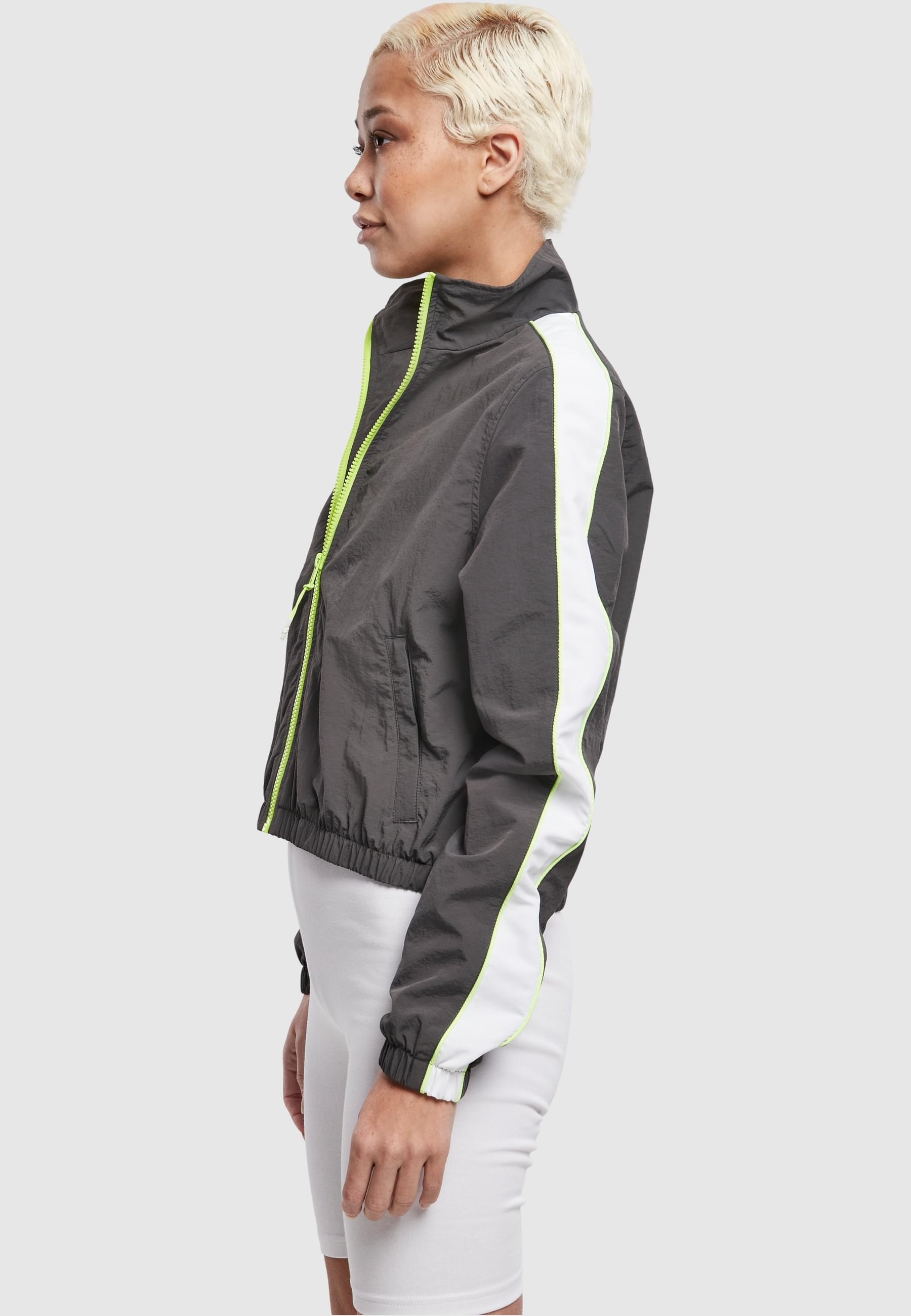 URBAN CLASSICS Allwetterjacke »Urban Classics Damen Ladies Short Piped Track Jacket« 1 Stk. tlg. ohne Kapuze