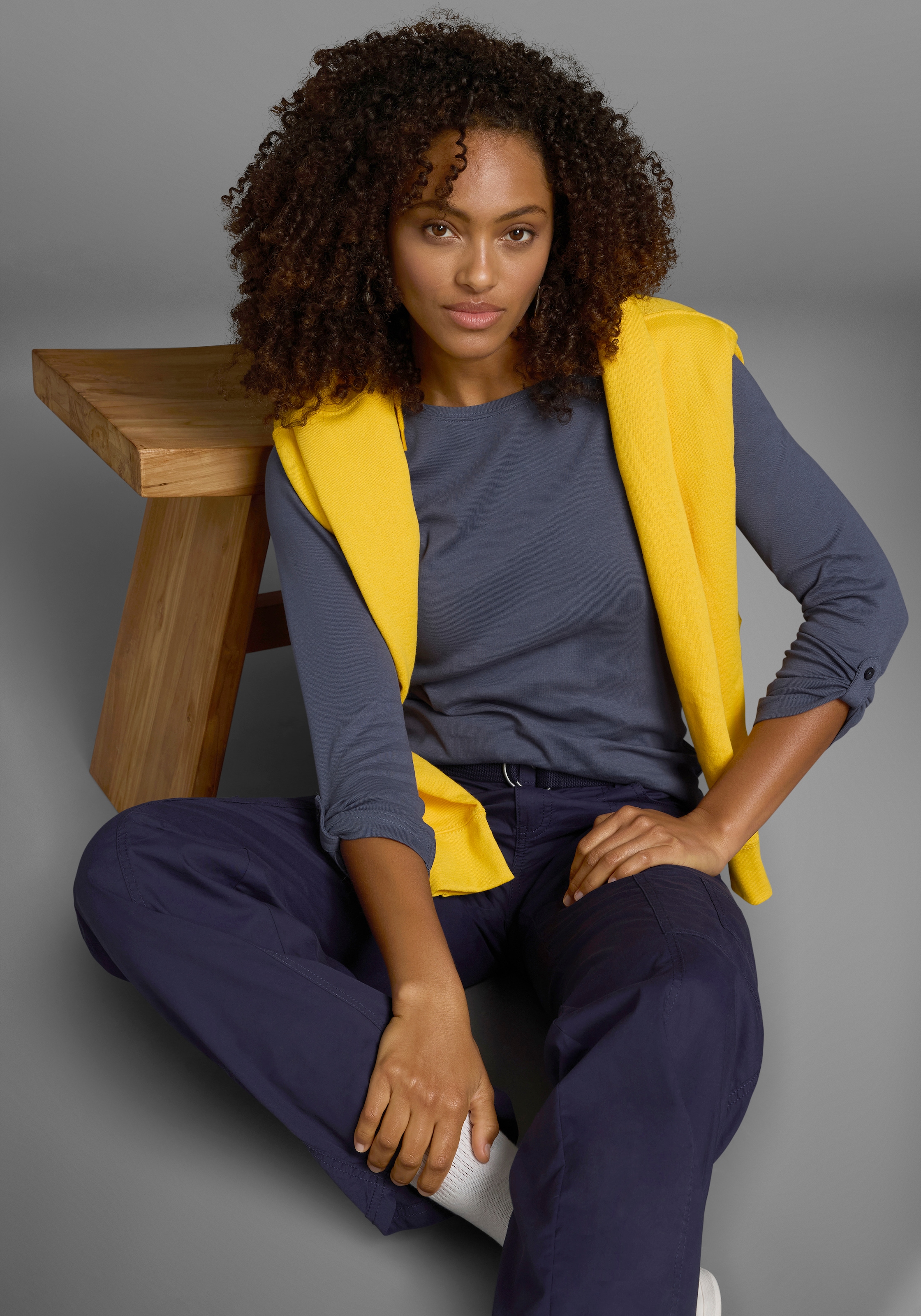 KangaROOS Langarmshirt mit Krempelärmeln,  sehr figurbetont,  aus Rippware