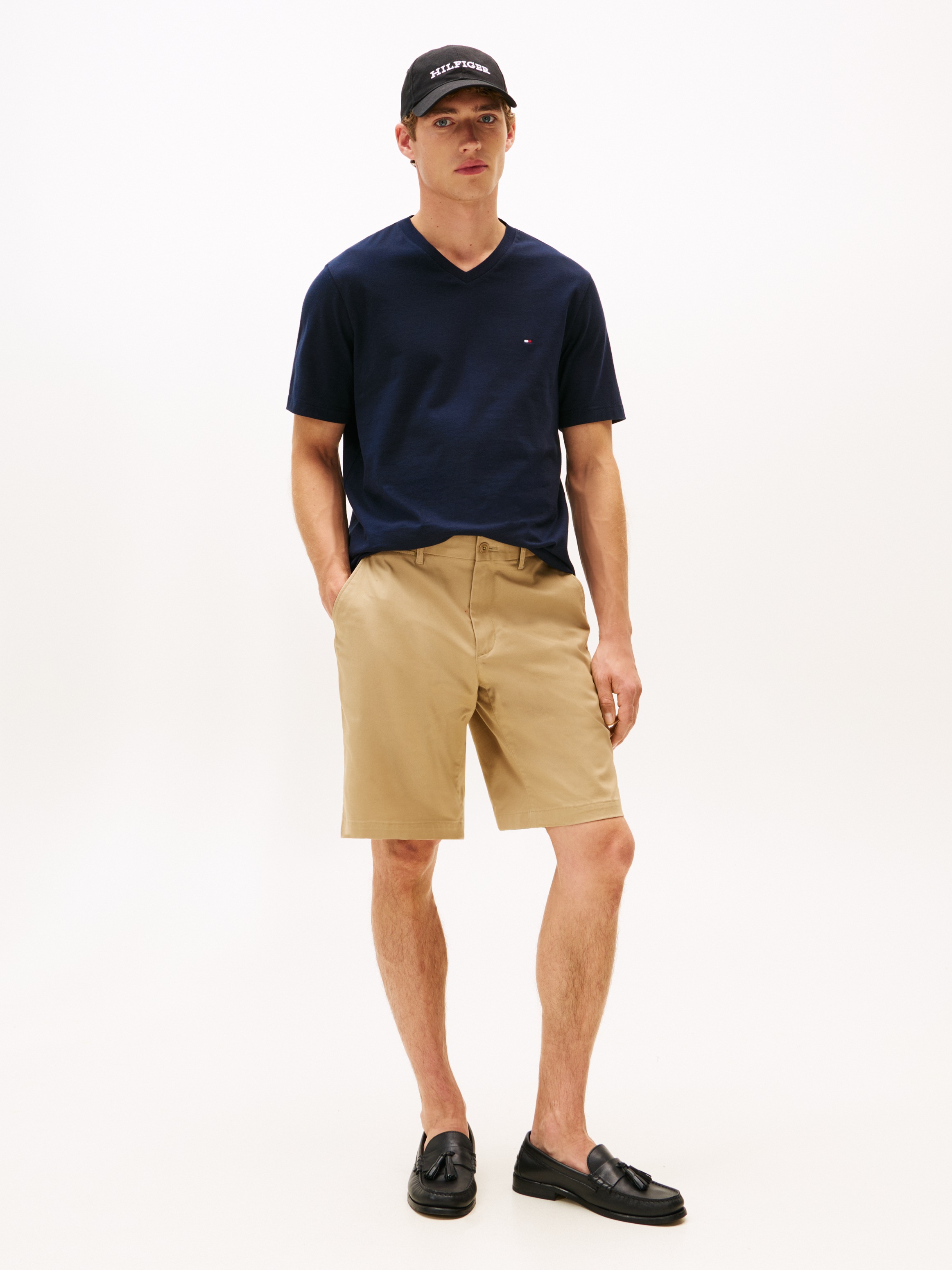 Tommy Hilfiger V-Shirt »ESSENTIAL V-NECK TEE mit V-Ausschnitt und Markenlabel« unifarben, casual, regular fit, Baumwolle, V-Ausschnitt