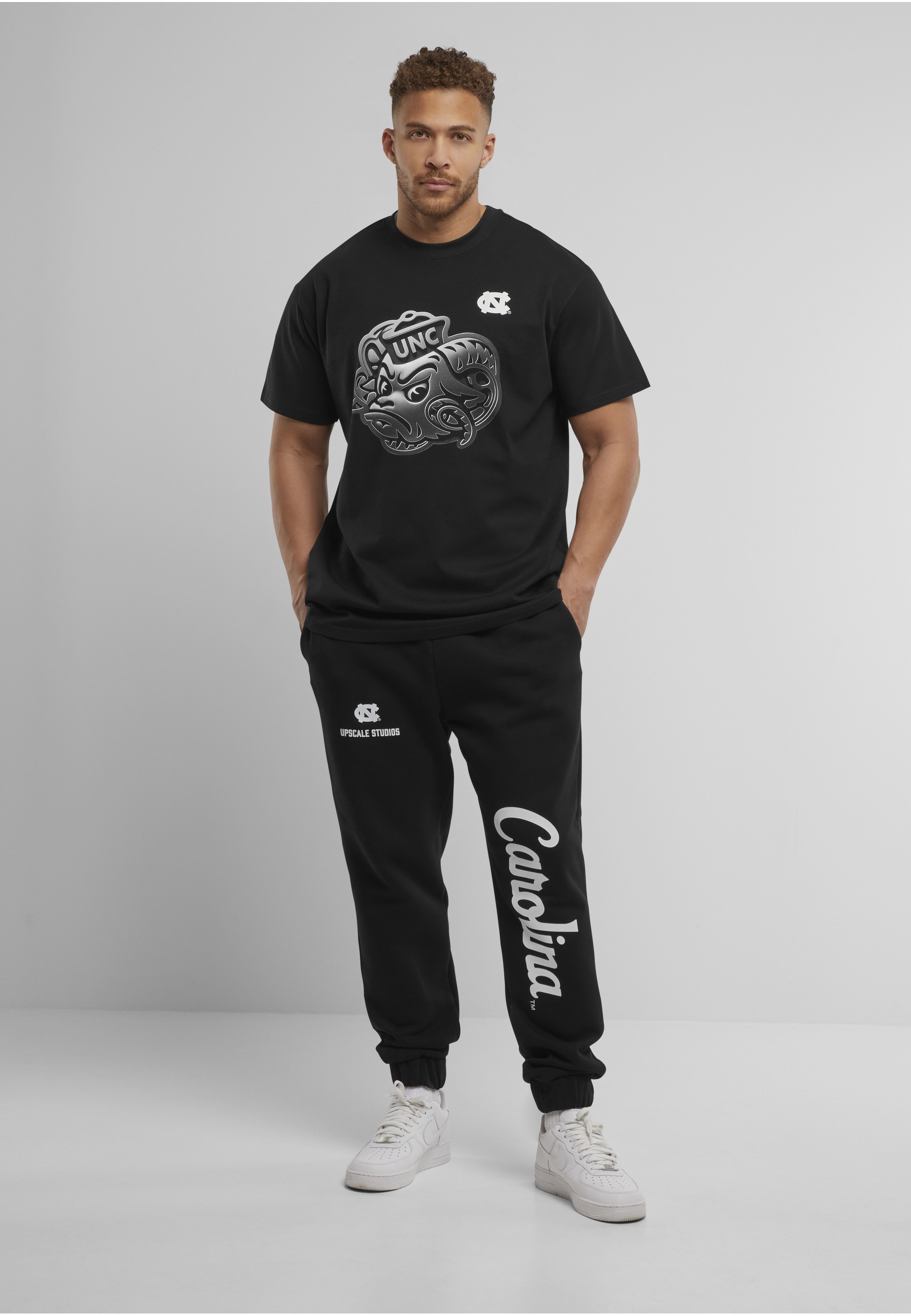 Upscale by Mister Tee T-Shirt »Upscale by Mister Tee North Carolina Chrome Logo Oversize Tee« 1 Stk.