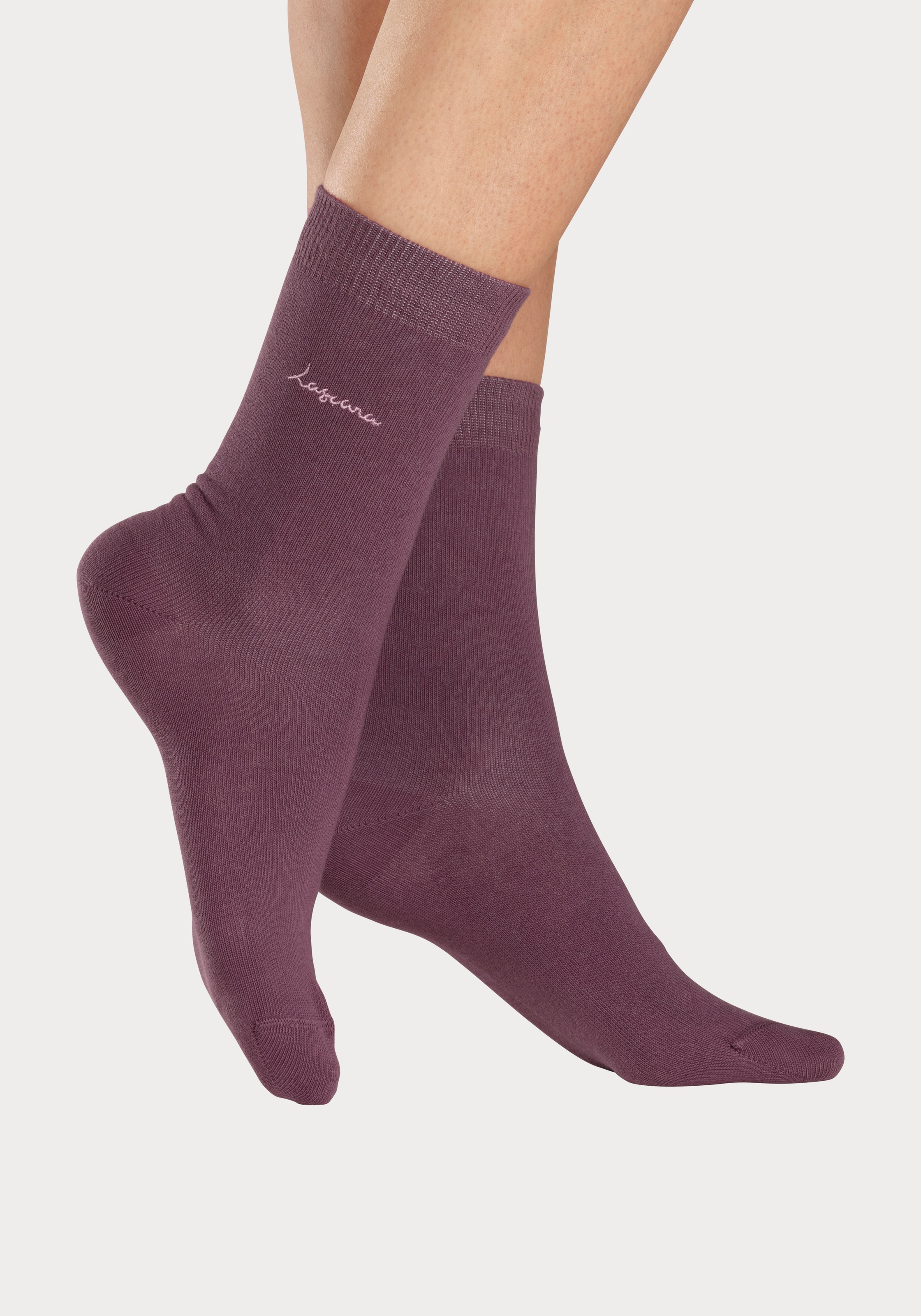 LASCANA Basicsocken, (Box, 7 Paar), mit hochwertiger Logo Stickerei