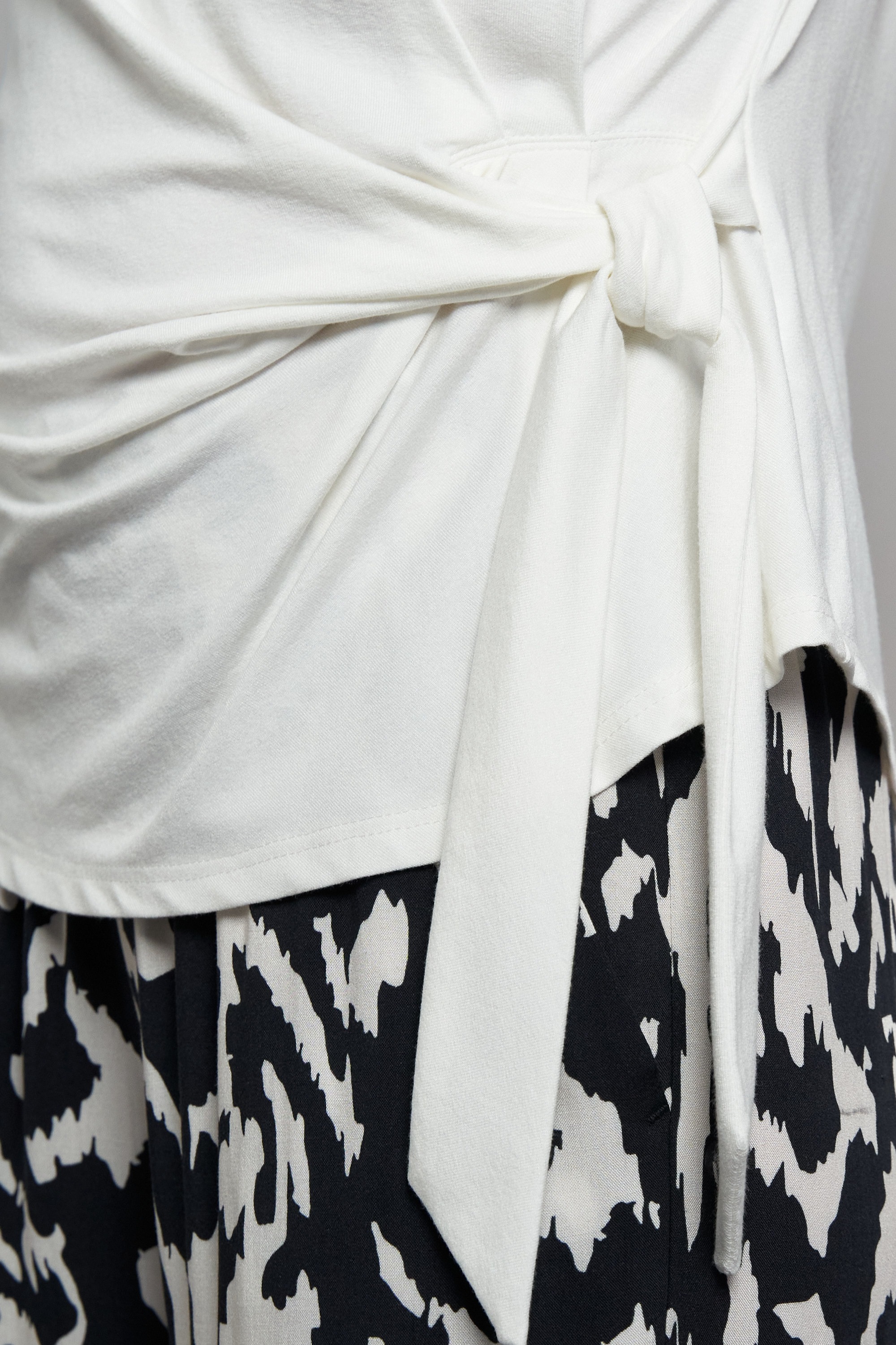 Seidel Moden Kurzarmshirt Rundhals-Shirt mit Knoten-Detail an der Seite - MADE IN GERMANY