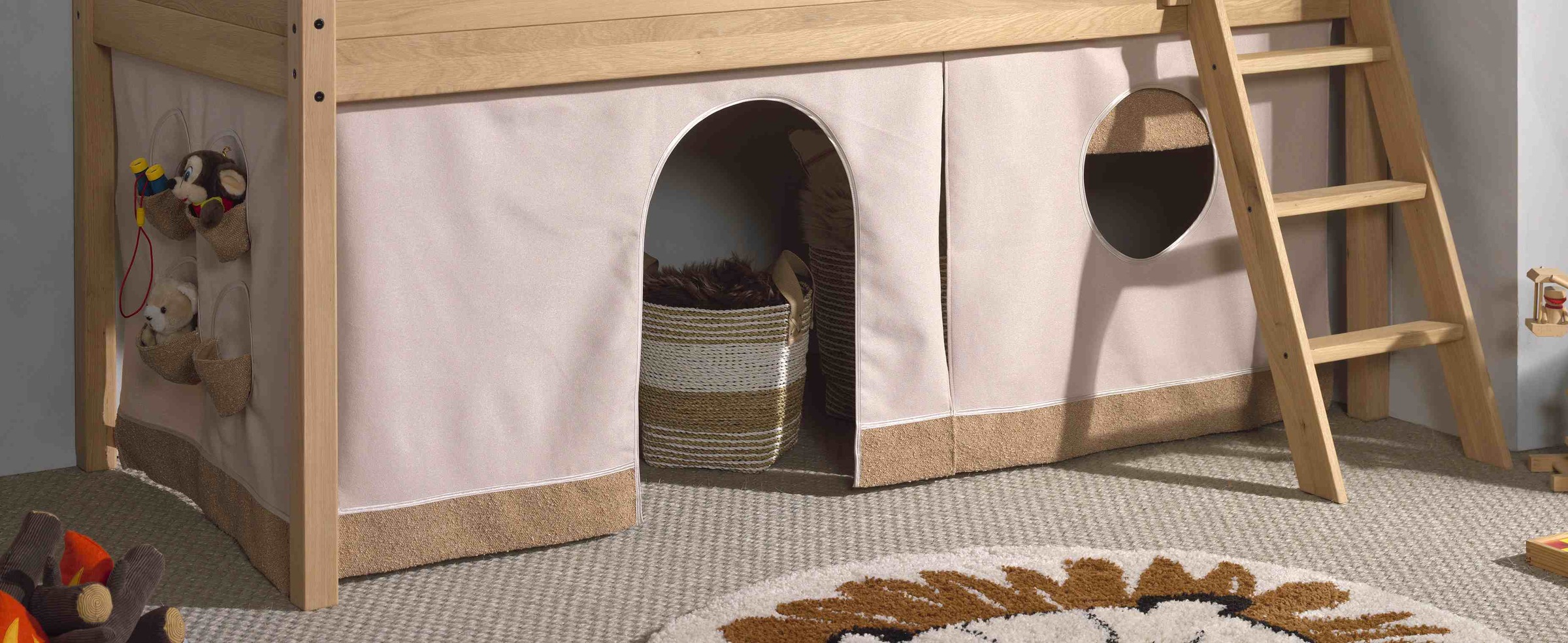 Home affaire Spielbett, (Made in Europe), aus Eiche geölt, LF 90x2000cm, RR, Leiter, Vorhang u. Absturzschutz