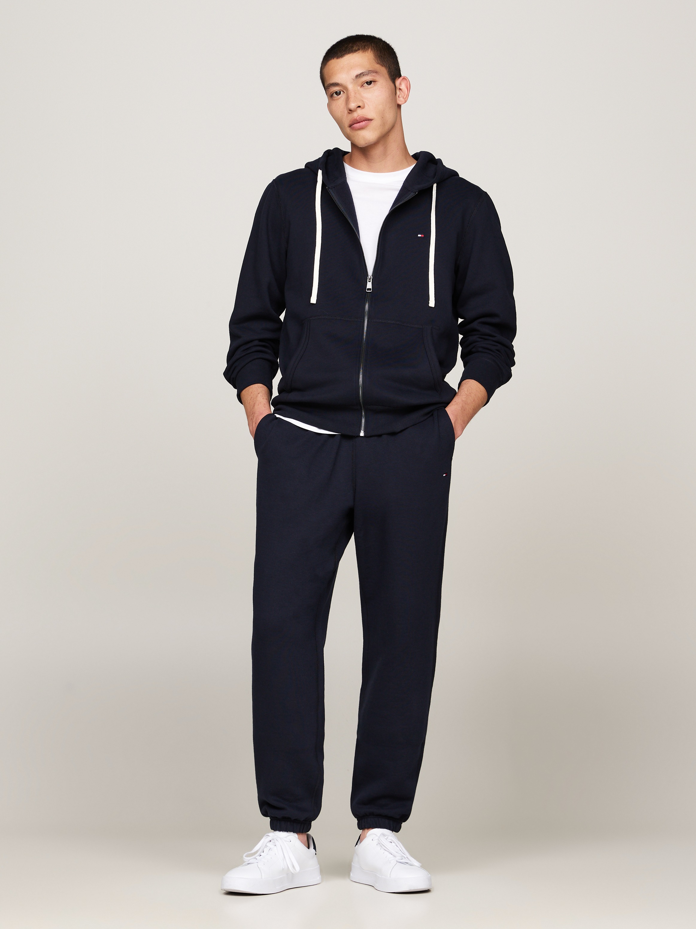 Tommy Hilfiger Kapuzensweatjacke »ESSENTIAL FLEECE ZIP THROUGH« kleine Logostickerei