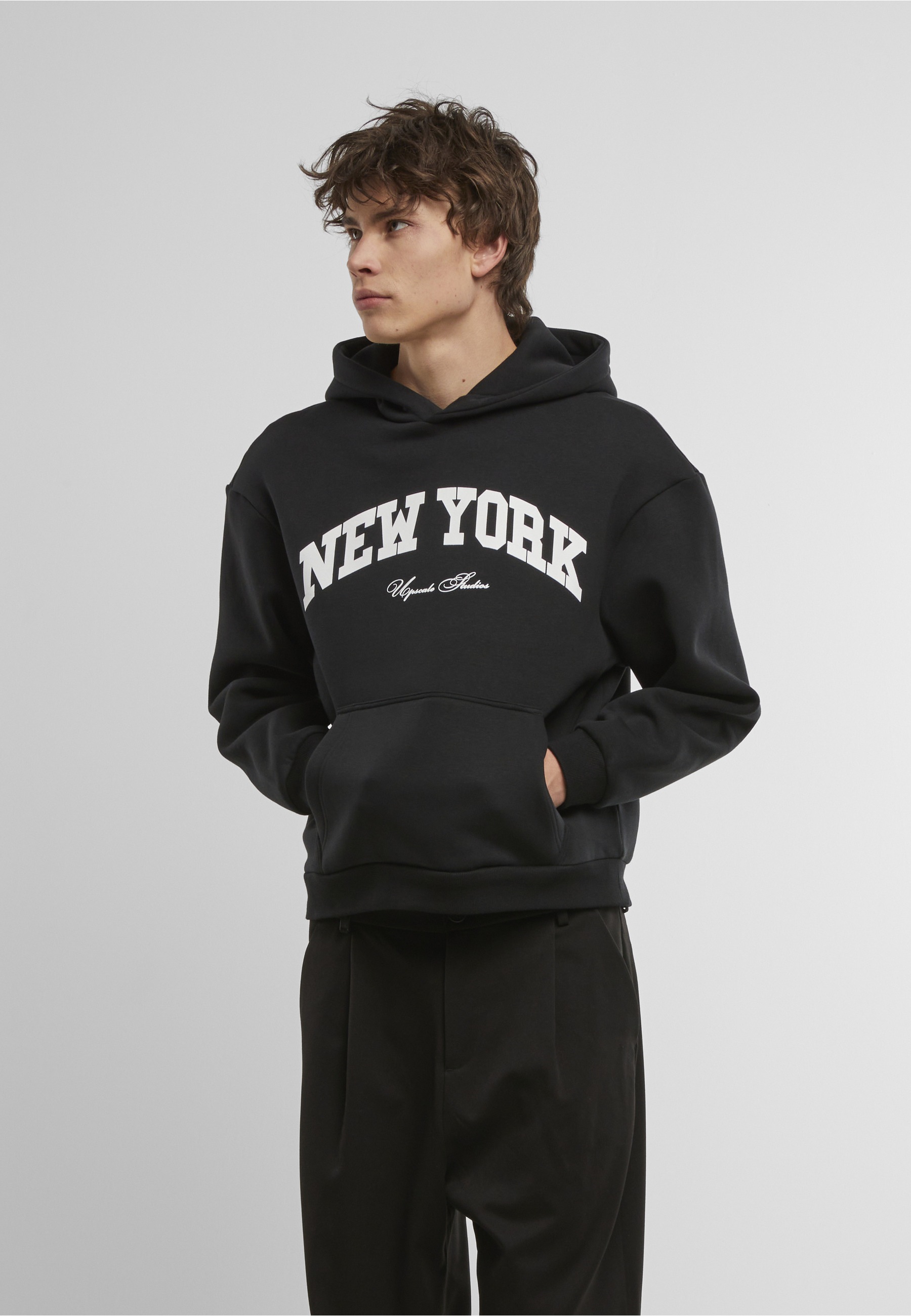 Upscale by Mister Tee Kapuzenpullover »Upscale by Mister Tee New York Collage Fluffy Hoody« 1 Stk.