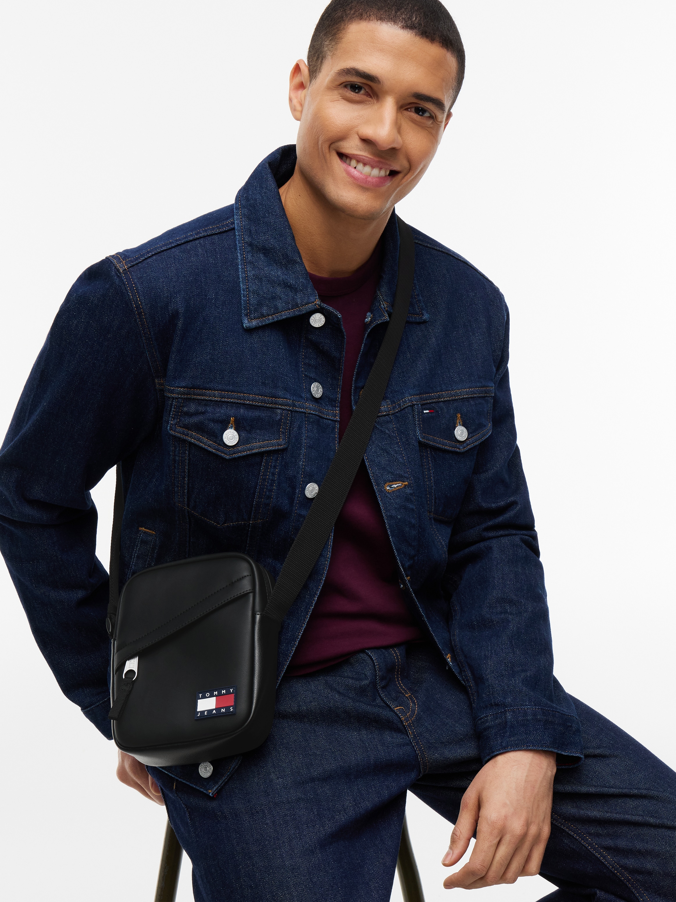 Tommy Jeans Umhängetasche »TJM DAILY PU REPORTER« Schultertasche, Crossbodybag mit Logoaufnäher