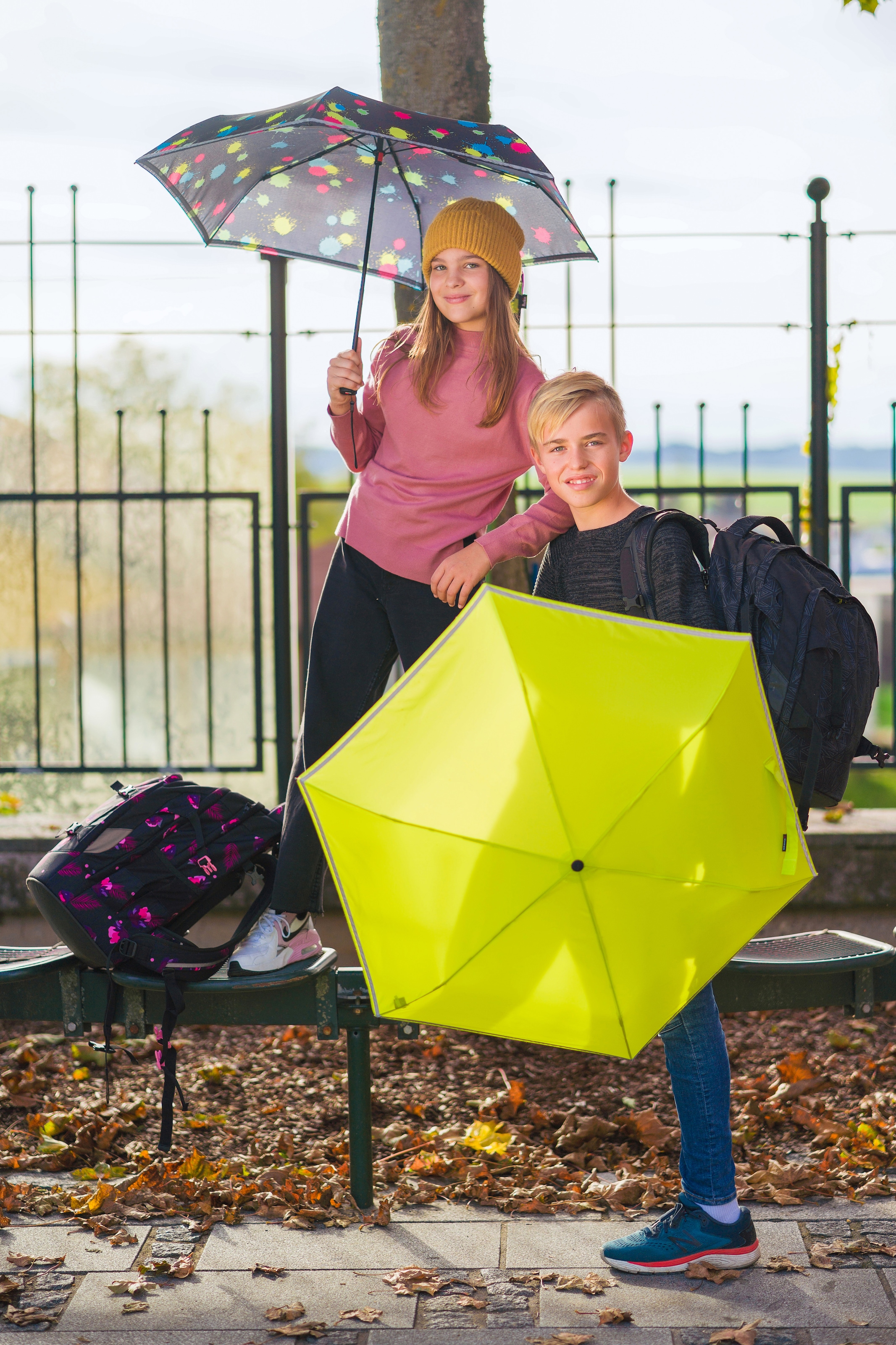 Knirps® Taschenregenschirm »Rookie manual, lime reflective«, für Kinder; mit umlaufendem, reflektierendem Band