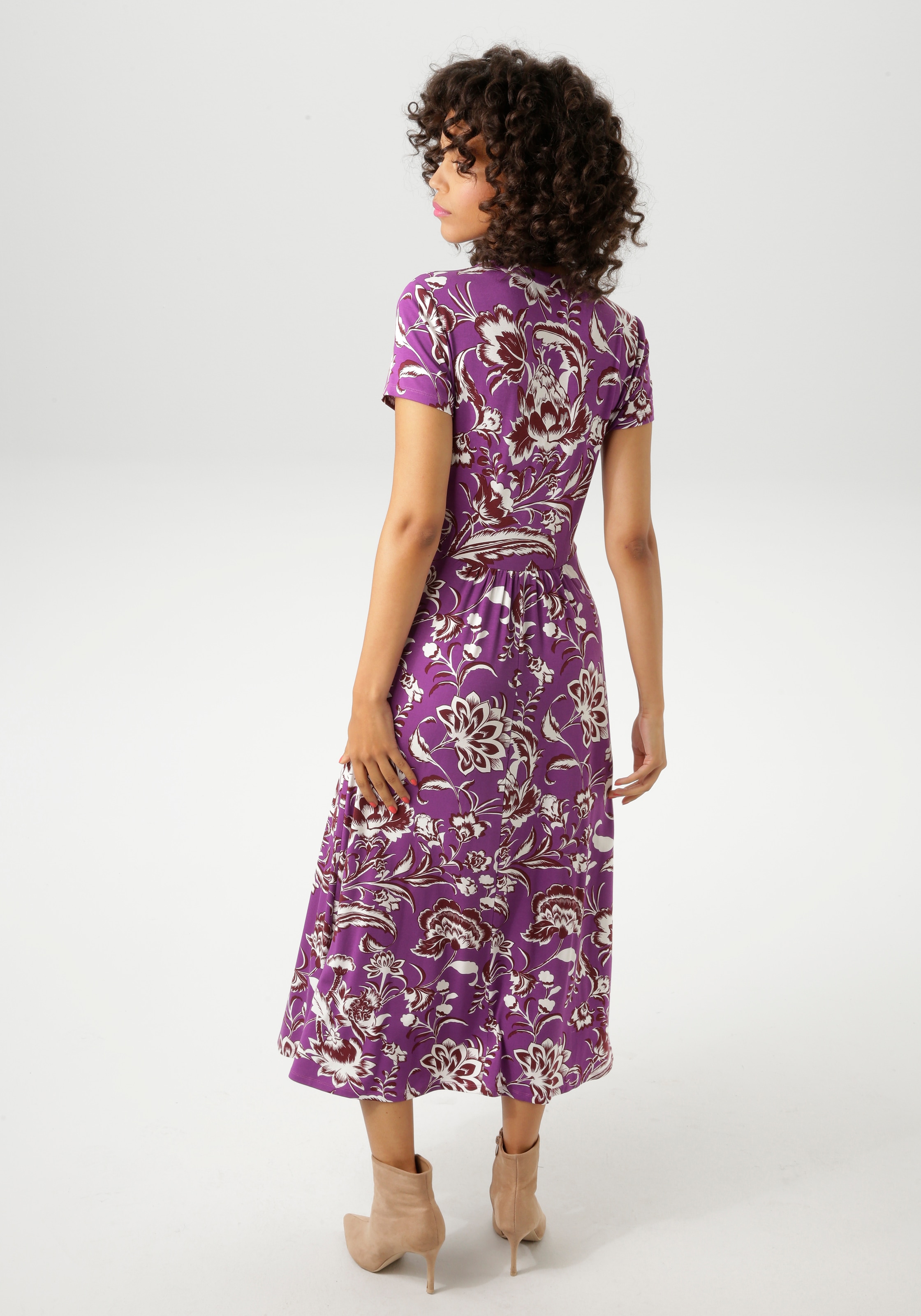 Aniston CASUAL Sommerkleid, mit großflächigem Blumendruck