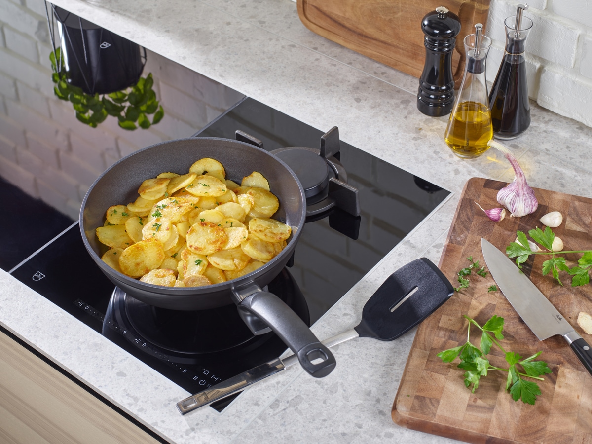 Fissler Bratpfanne »Ceratal® Orbit Black«, Aluminium, (1 tlg.), gesünderes Kochen mit Antihaft-Effekt, hergestellt ohne PFAS/PTFE