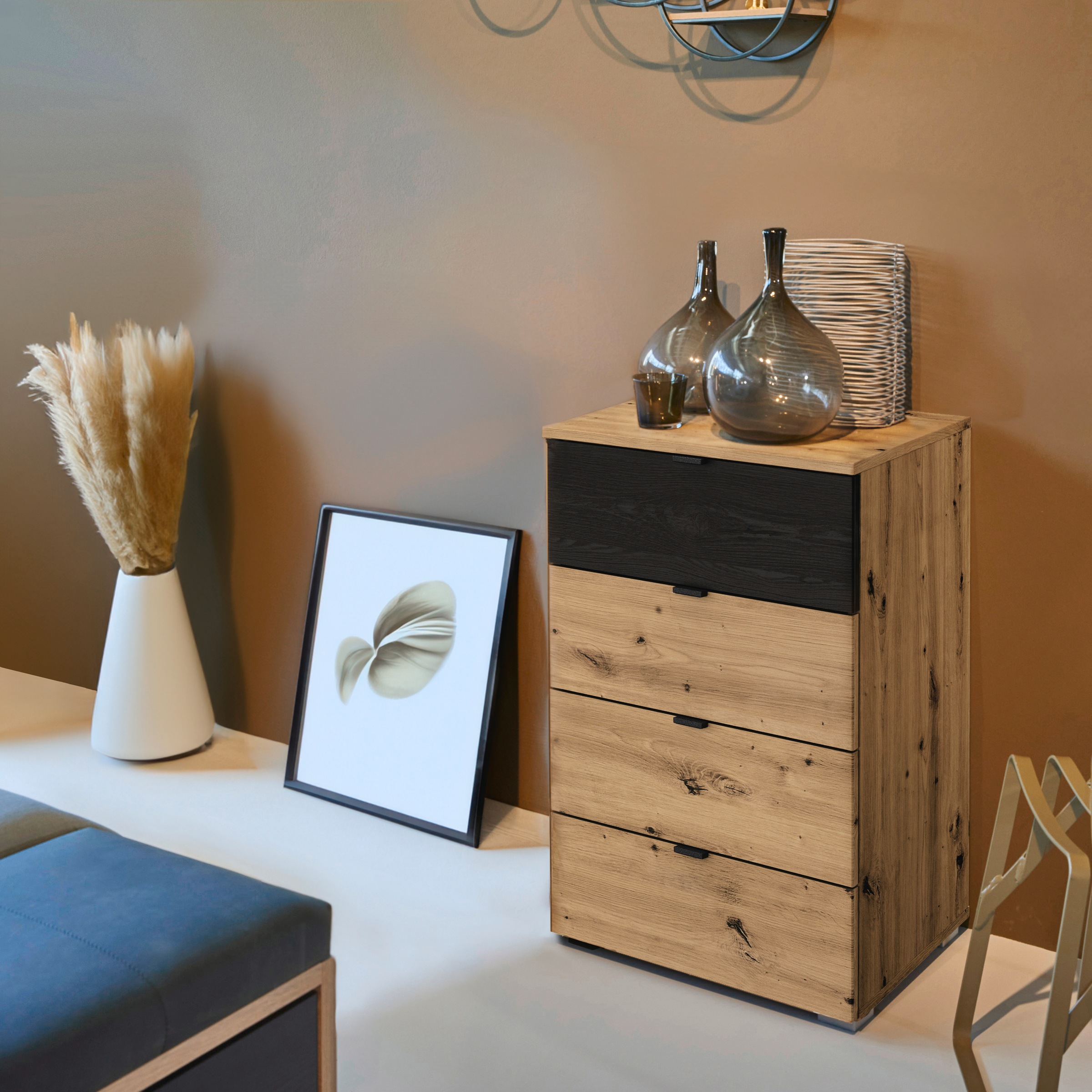 rauch Schubkastenkommode »Kommode Sideboard Schubladenkommode APOLLON«, mit 4 Schubladen, 1 Schublade in Absetzung Black oak MADE IN GERMANY