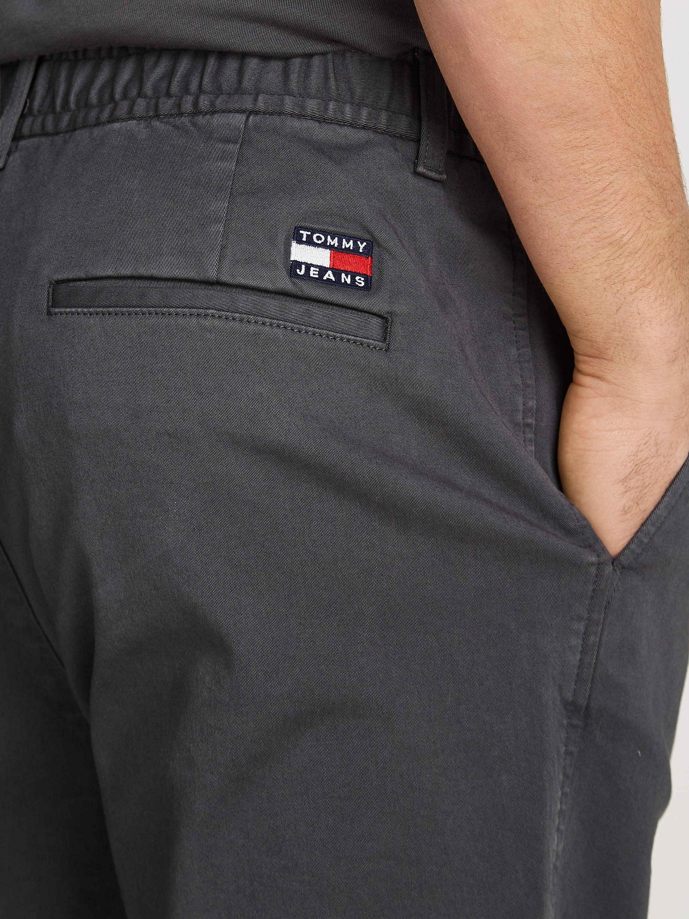 Tommy Jeans Chinohose »TJM CASUAL ELASTICATED PANT«, mit Bundfalten