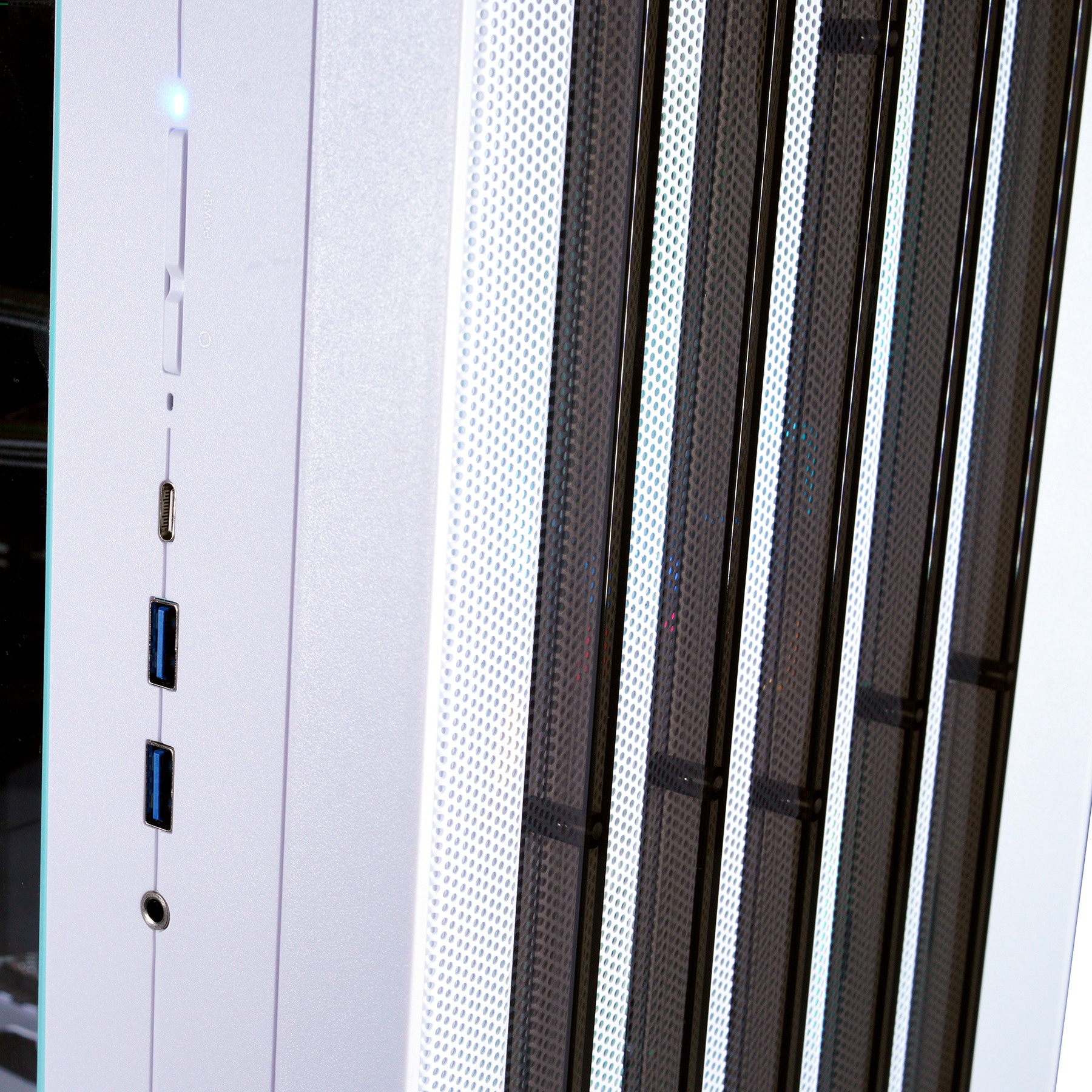 GAMEMAX Gaming-PC »CLAW WH 8113 AMD Ryzen 5 7500F 32GB DDR5 1TB SSD RTX 5060« DDR5 RAM, Windows 11, Wasserkühlung