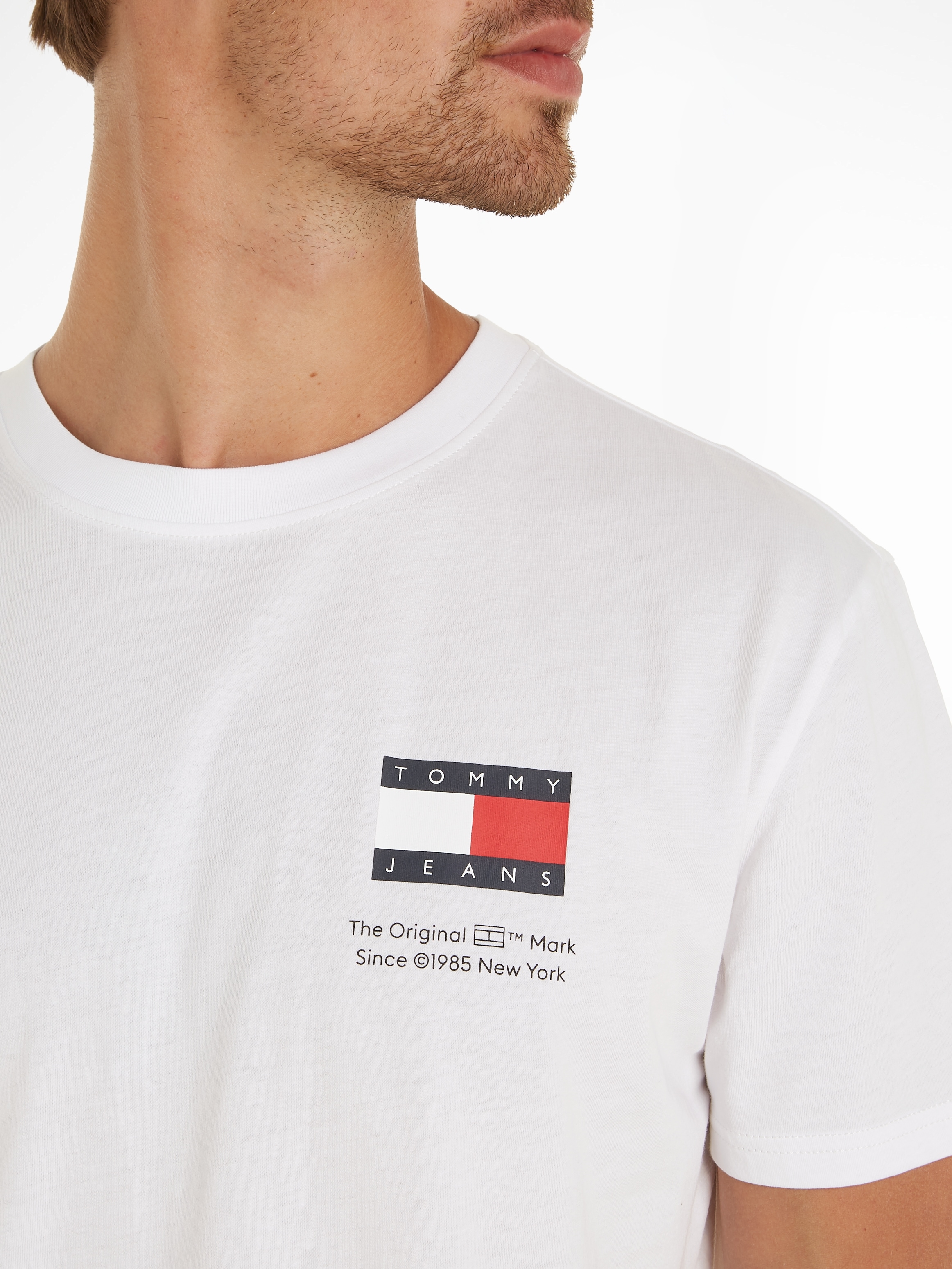 Tommy Jeans T-Shirt »TJM SLIM 2PACK S/S FLAG DNA TEE«, (Packung, 2er), mit großem Logodruck auf der Brust