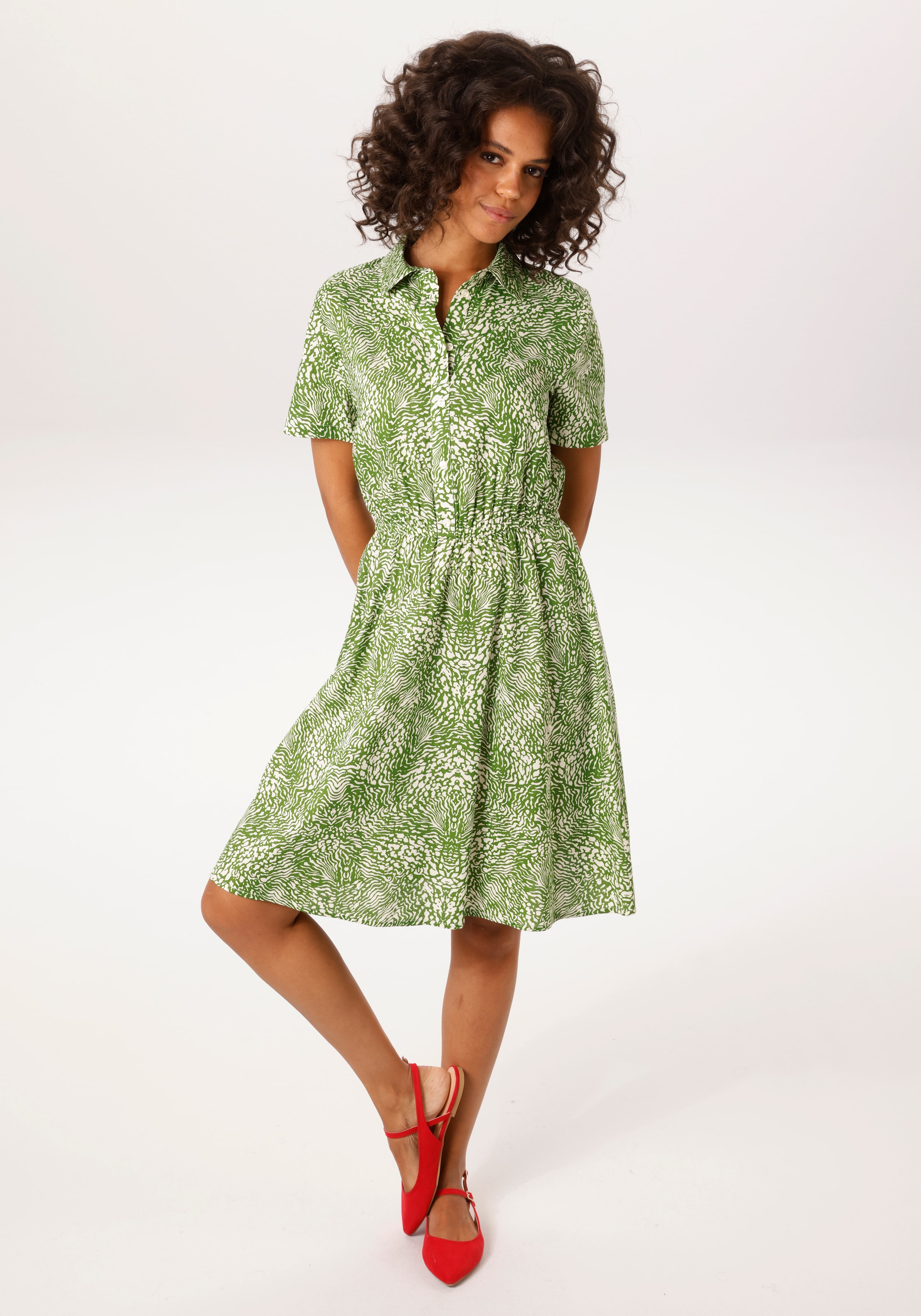 Aniston CASUAL Sommerkleid mit fantasievollem, grafischen Muster