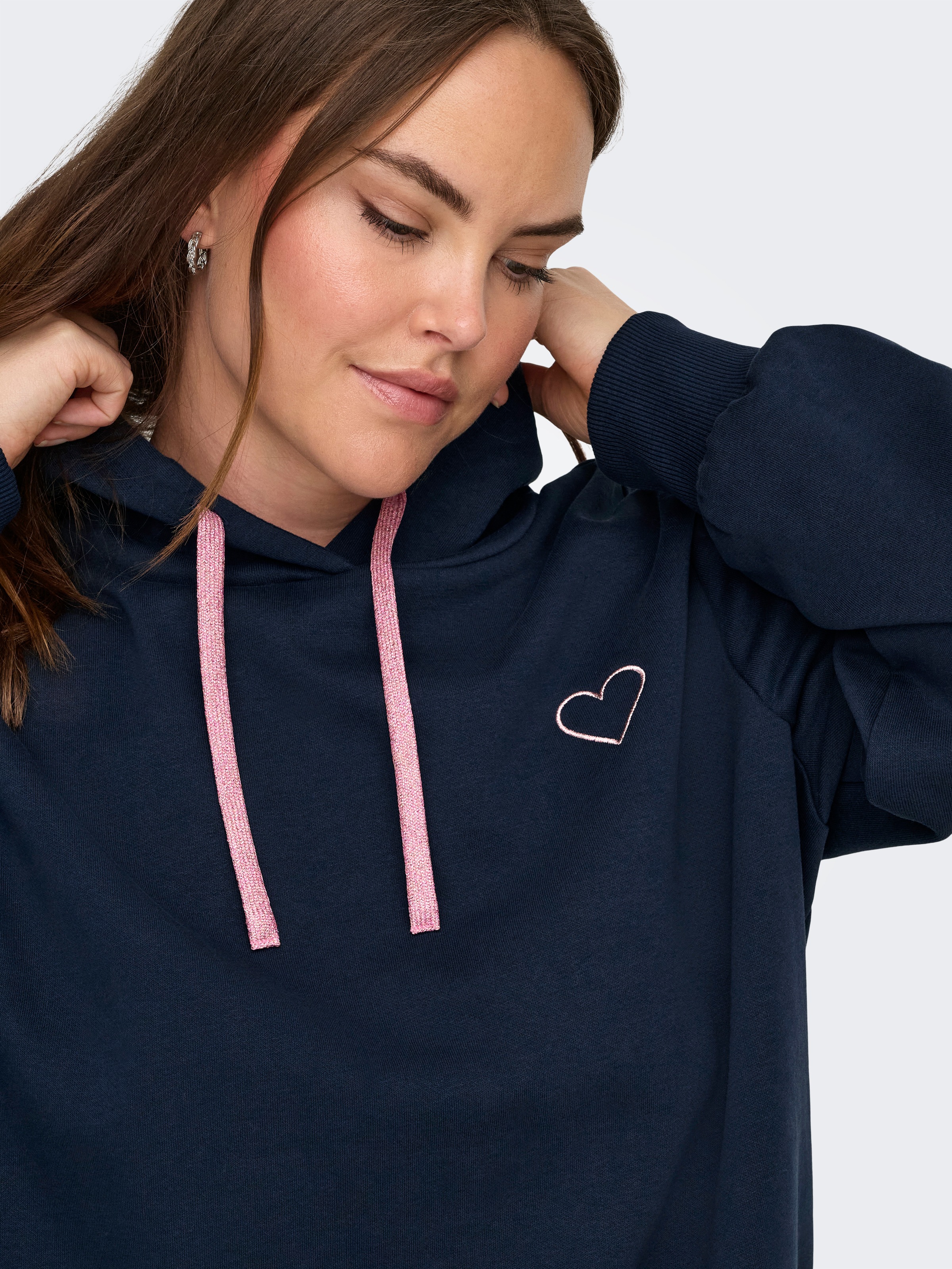 ONLY CARMAKOMA Kapuzensweatshirt »CARNOLI L/S HEART HOOD SWT NOOS«
