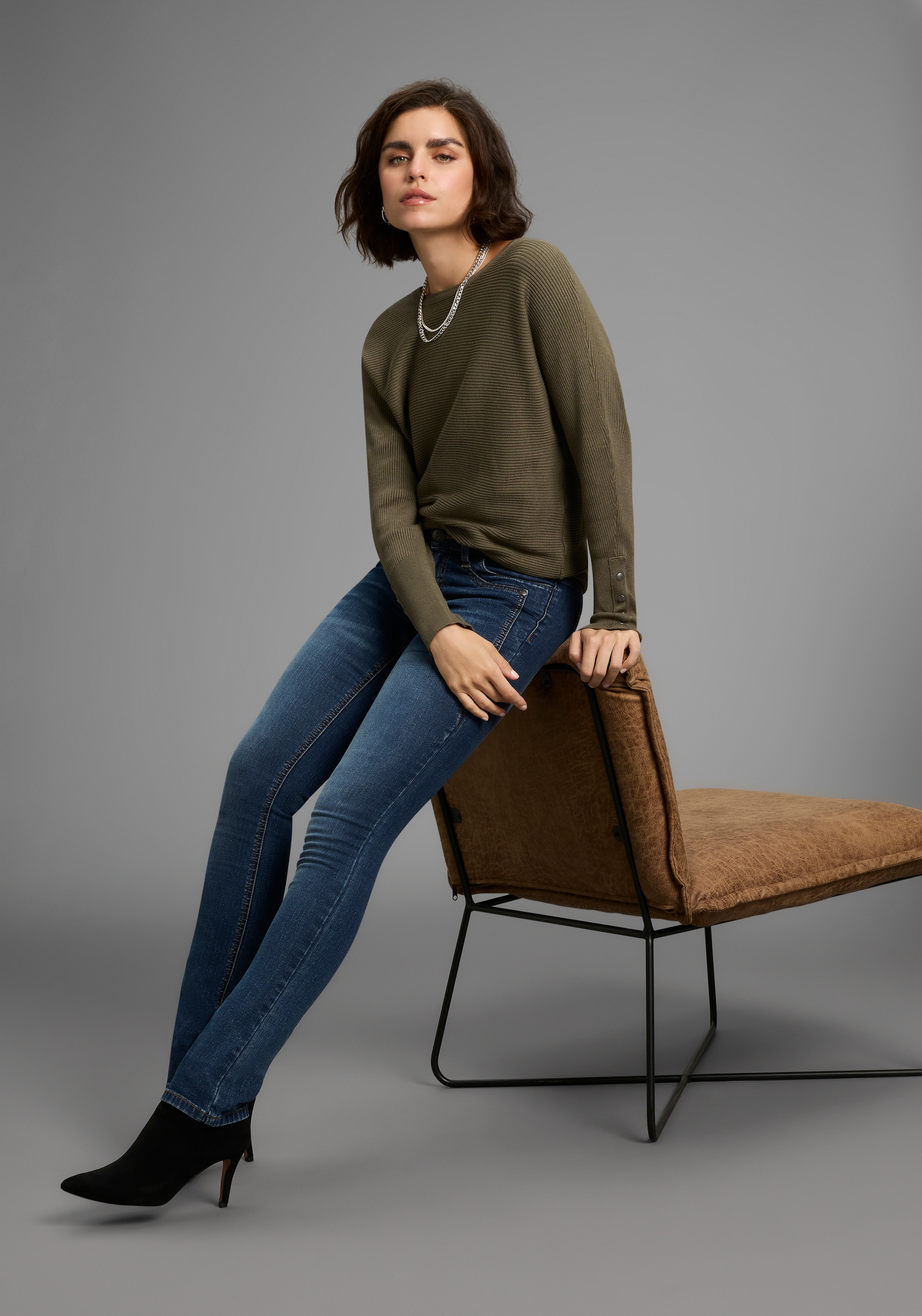 Arizona Comfort-fit-Jeans »mit Keileinsätzen« niedrige Leibhöhe