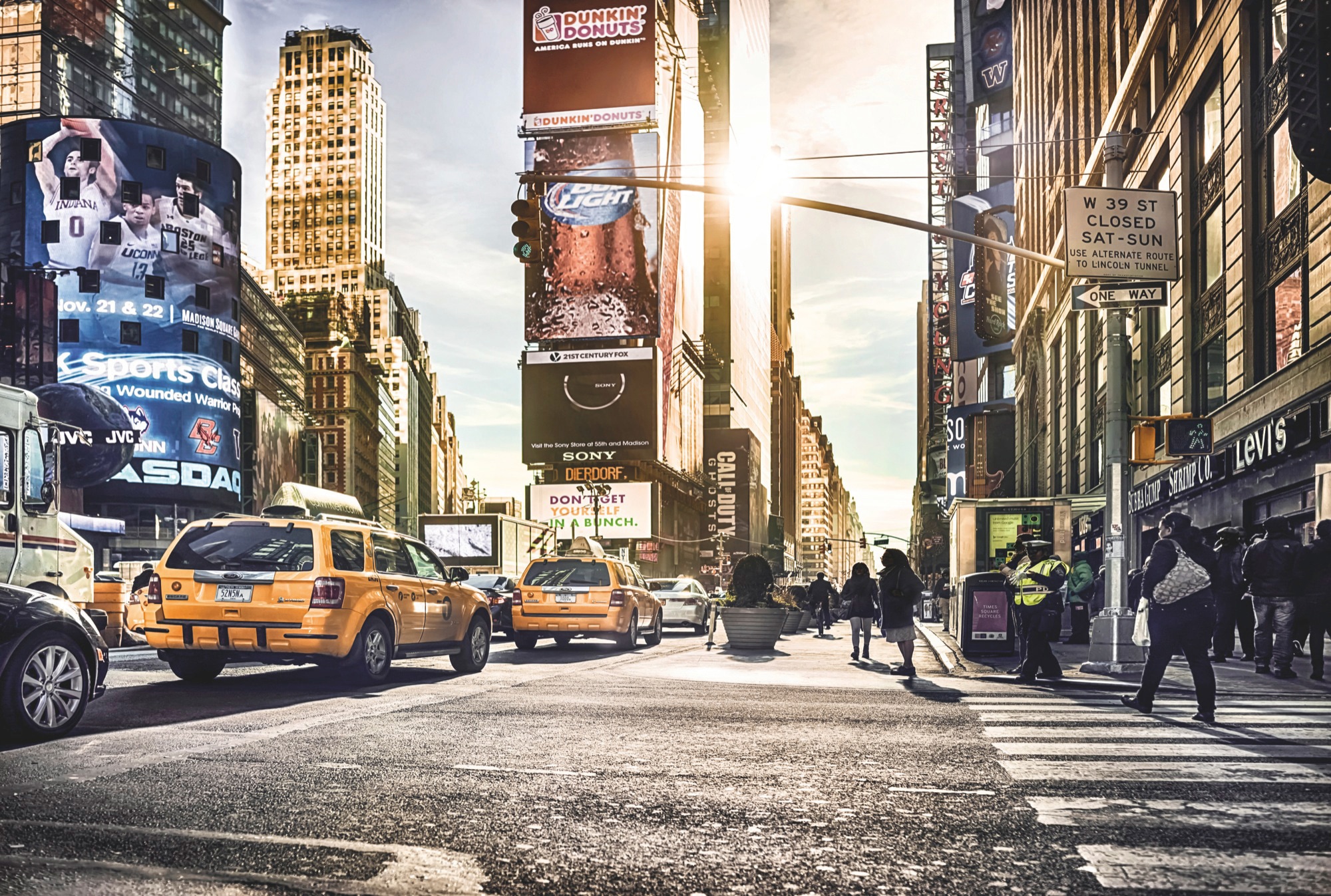 Komar Vliestapete »Times Square«, Höhe), auf cm kaufen Kleister Raten inklusive 368x248 (Breite x