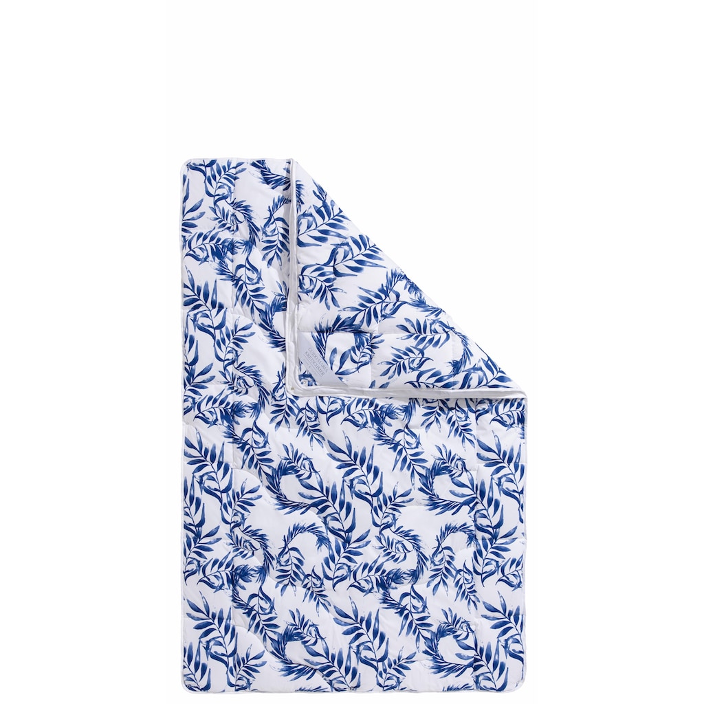 Guido Maria Kretschmer Home&Living Kunstfaserbettdecke »Blue leaves«, 4-Jahreszeiten, Füllung 100% Polyester, Bezug 100% Polyester, (1 St.), Wende-Bettwaren